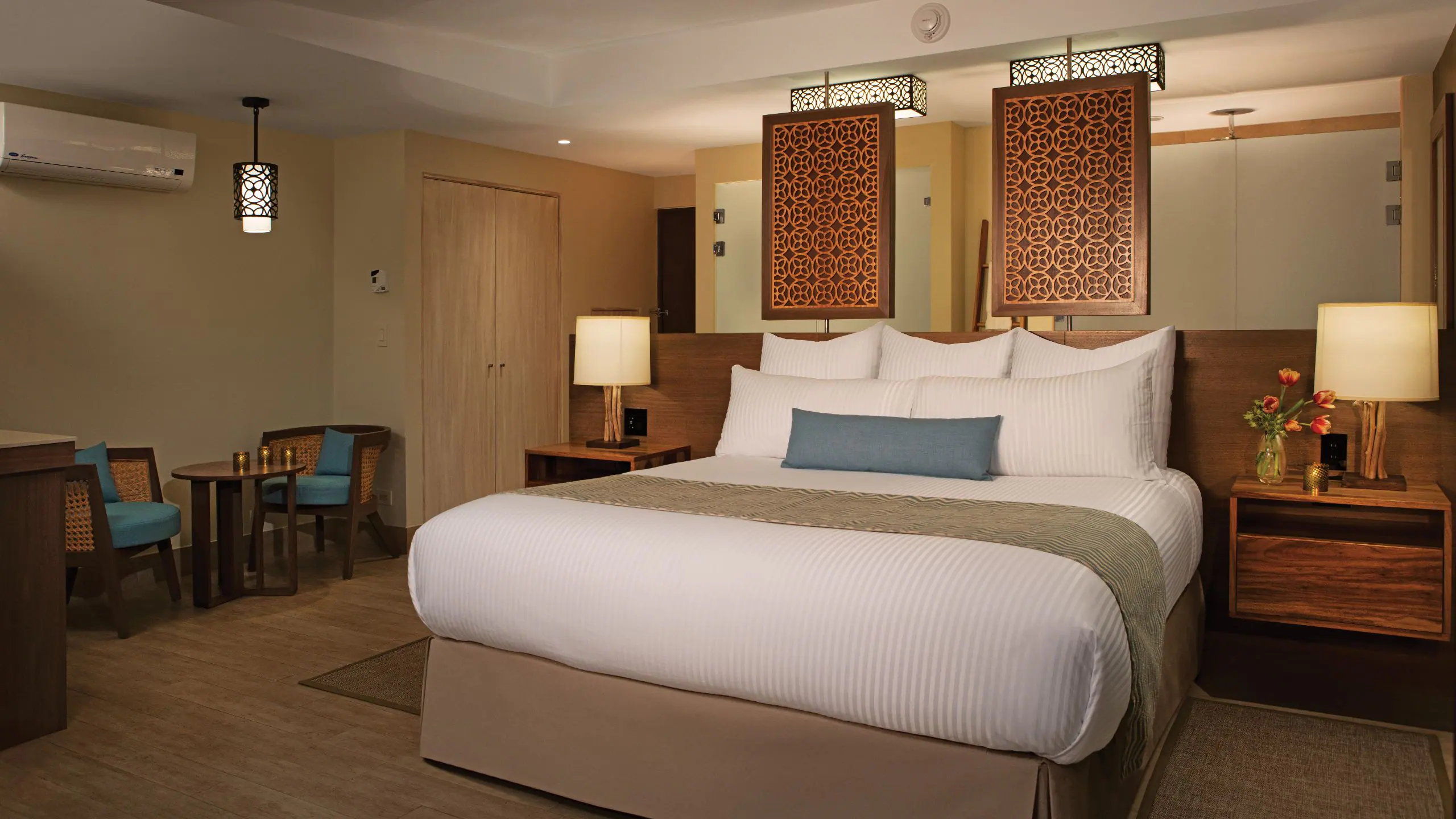 Tropical View King Bed - Image 1
