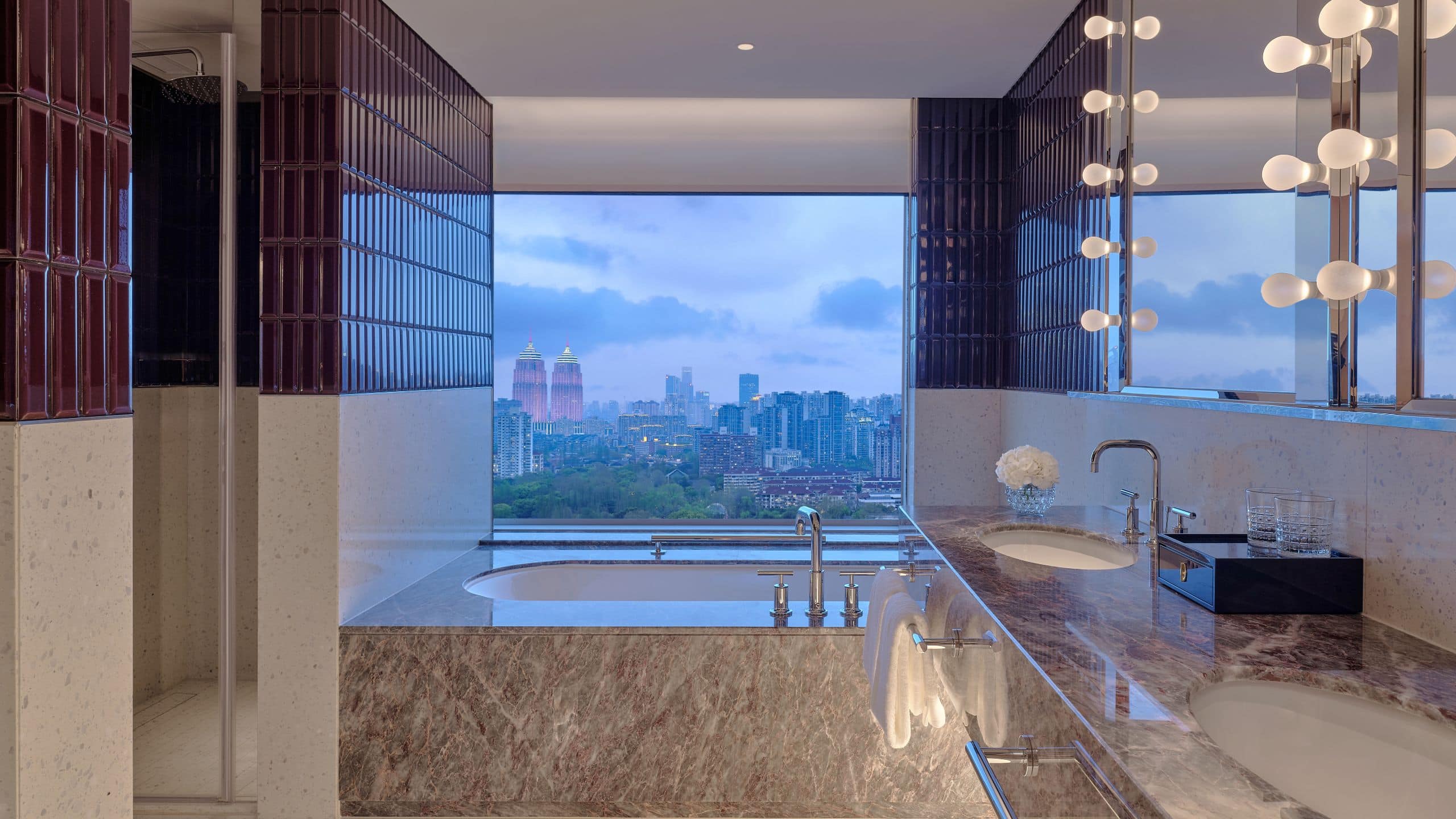 Executive Suite, 1 King Bed - Image 3