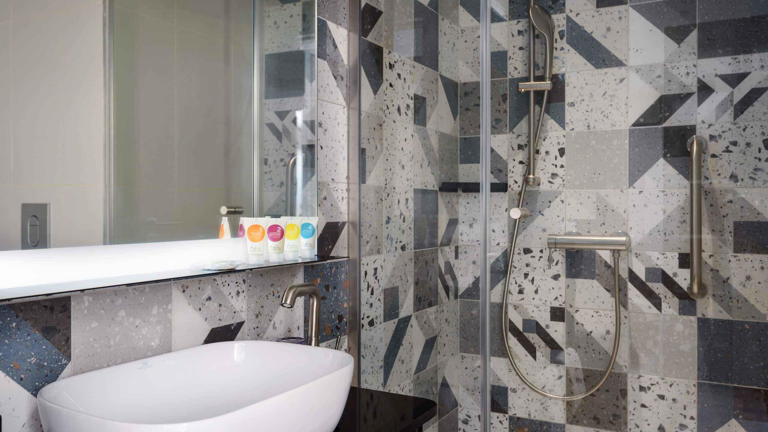 1 King Bed, Garden View - Image 5