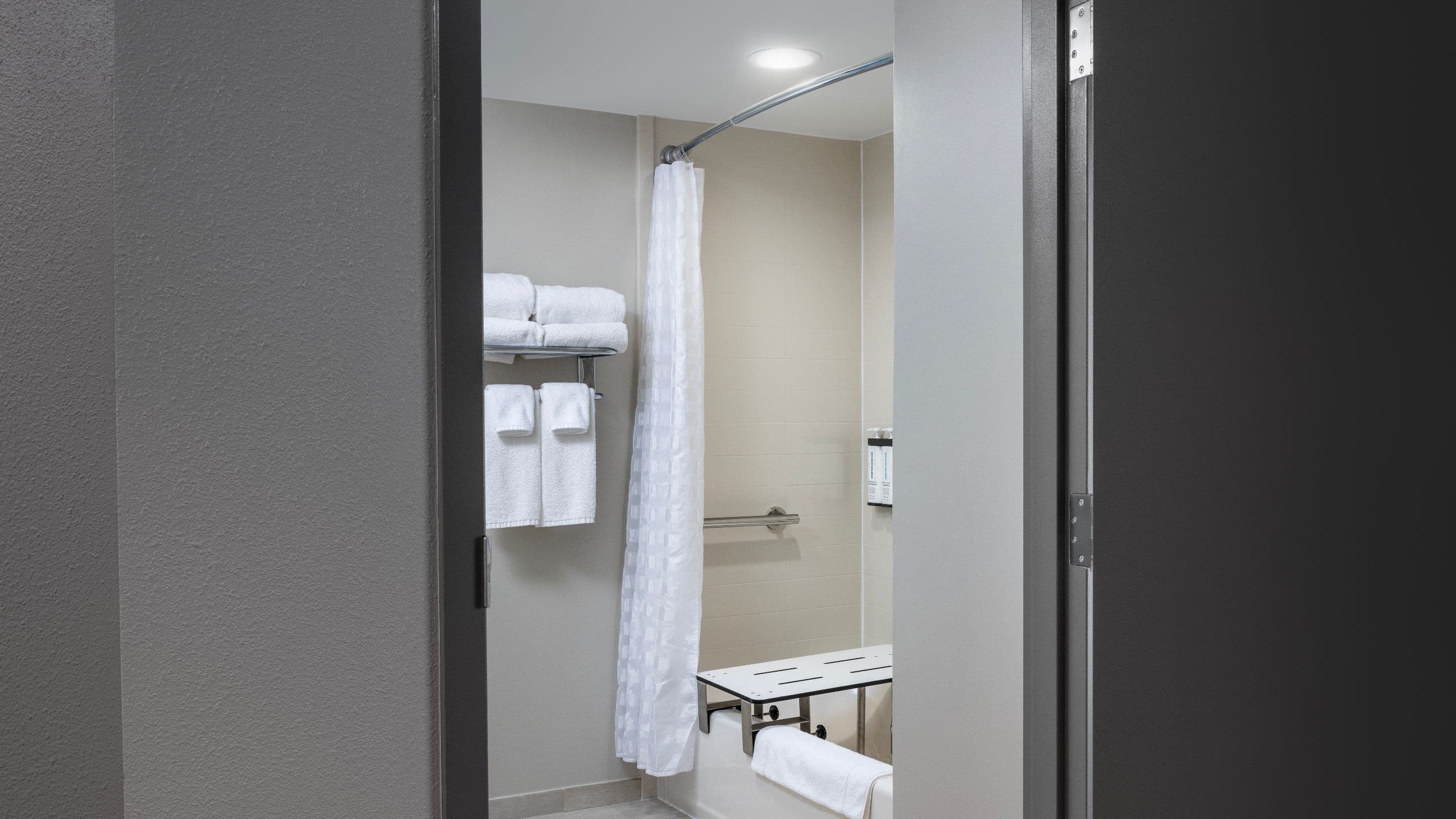 Accessible | Two Double Beds/Tub (With Sofa Bed) - Image 3