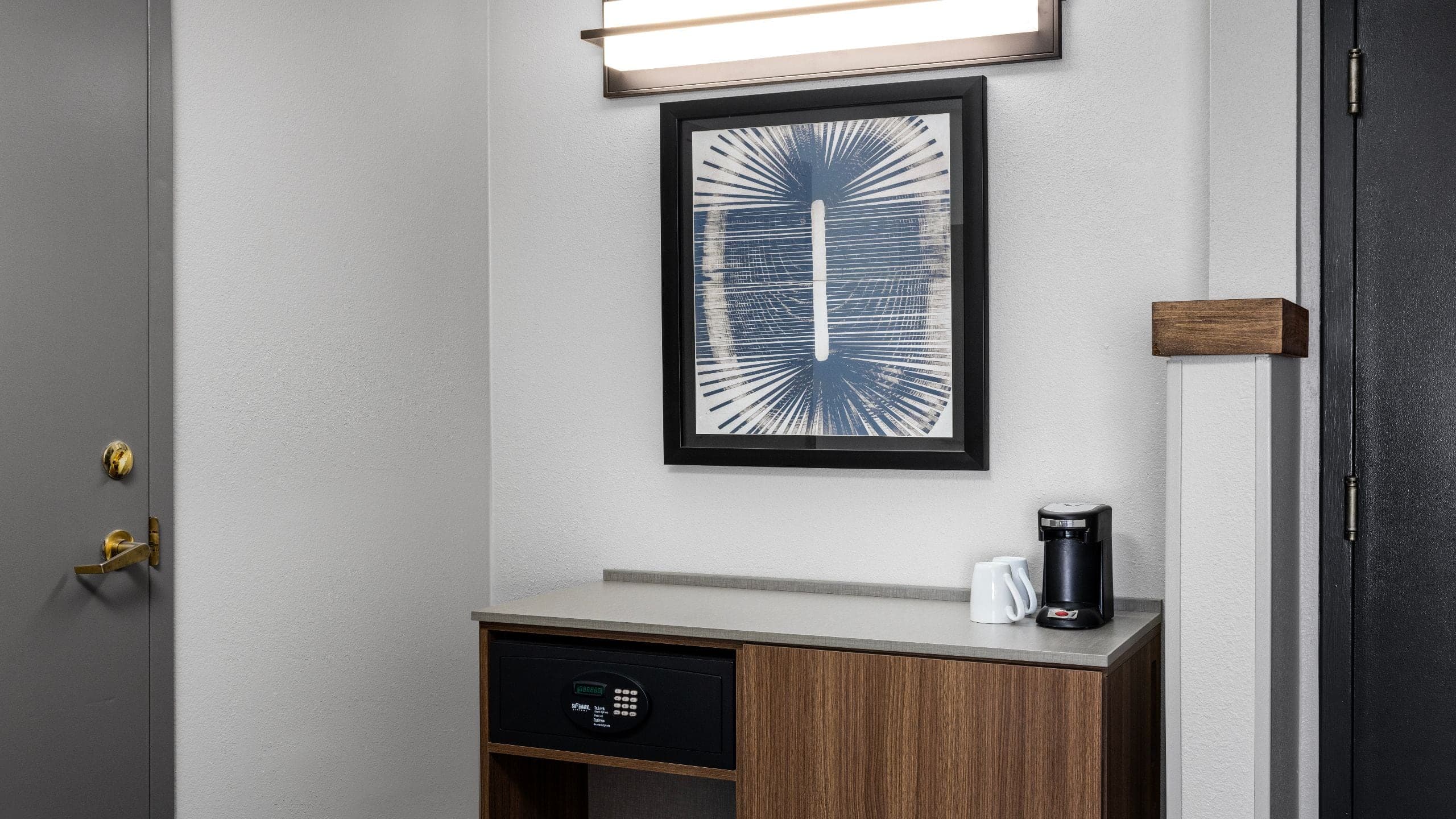 Two Double Beds (Plus Sleeper Sofa) - Image 4