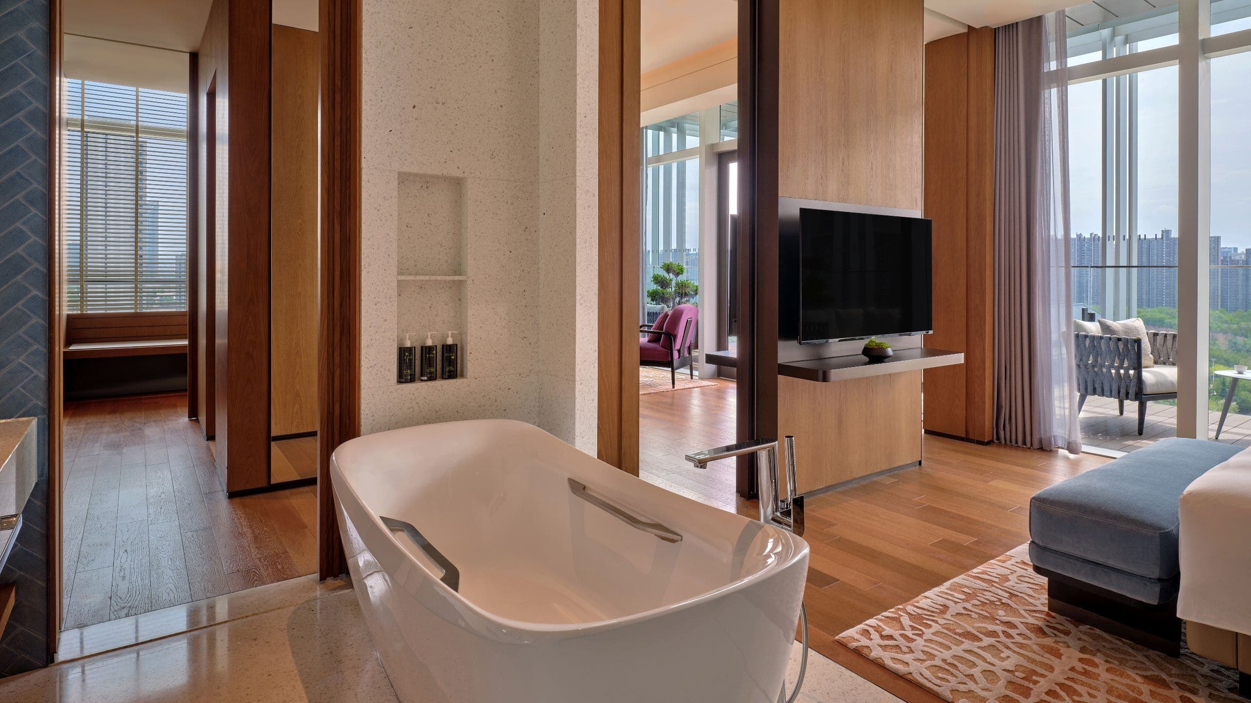 Deluxe Suite King with Balcony - Image 1