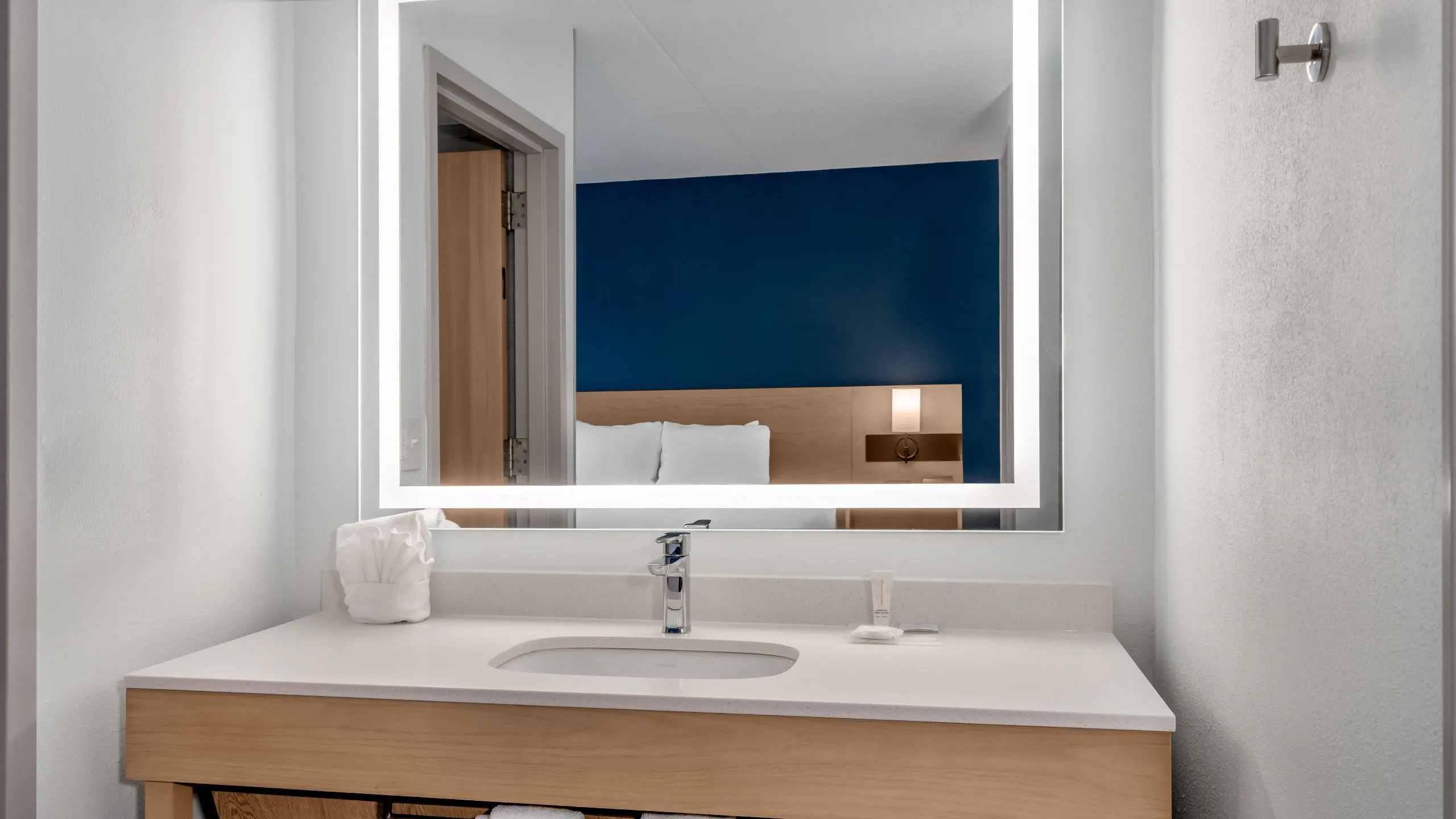 King Bed (with sofa bed) - Image 3