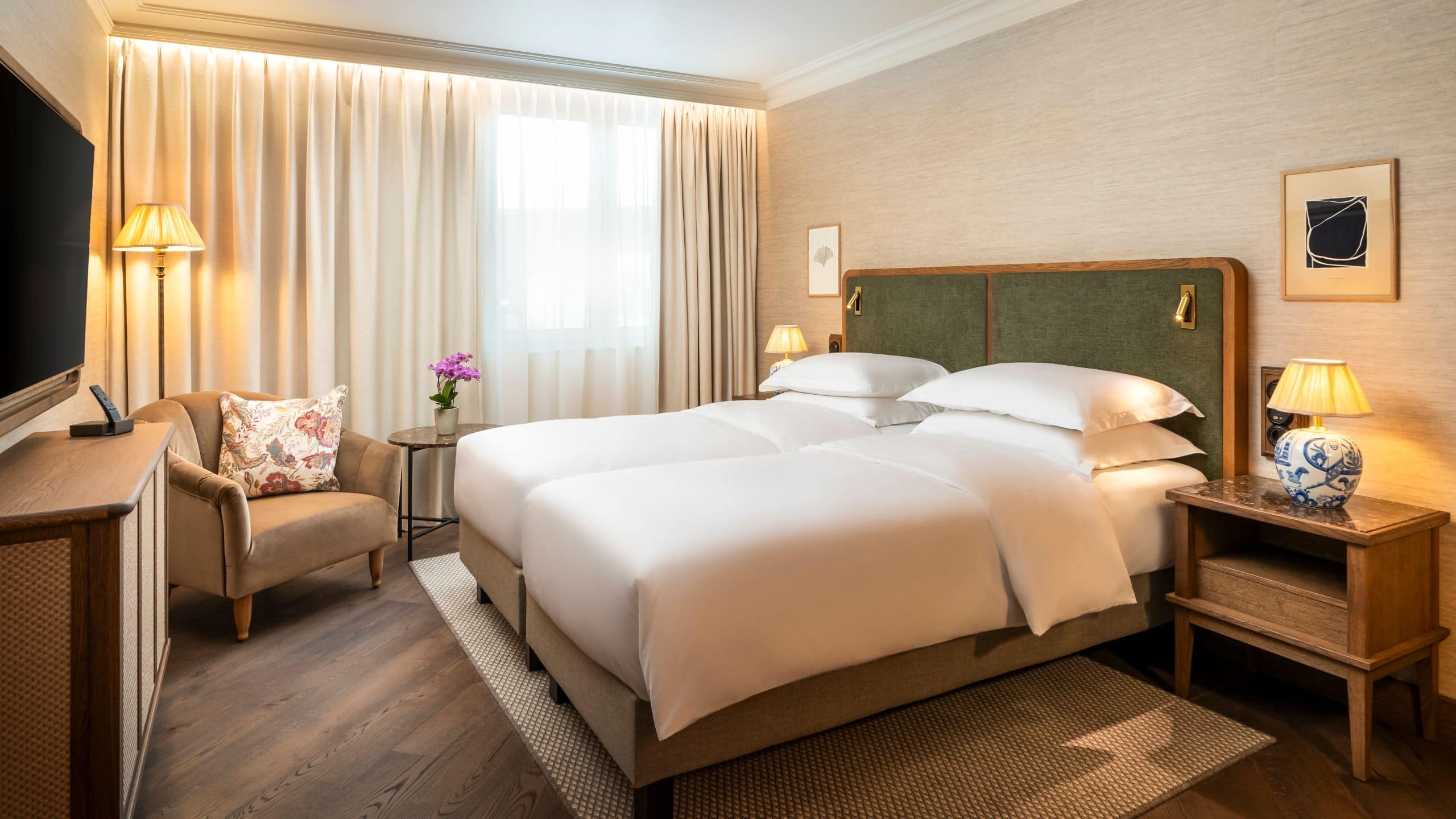 2 Twin Beds - Image 1