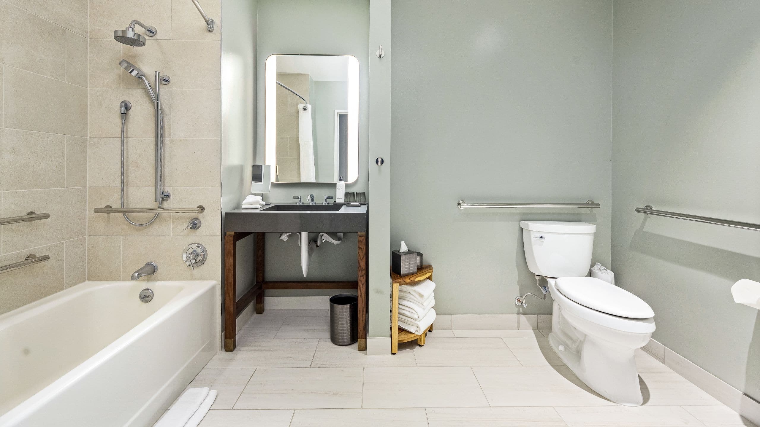 1 King Bed with Accessible Tub - Image 4