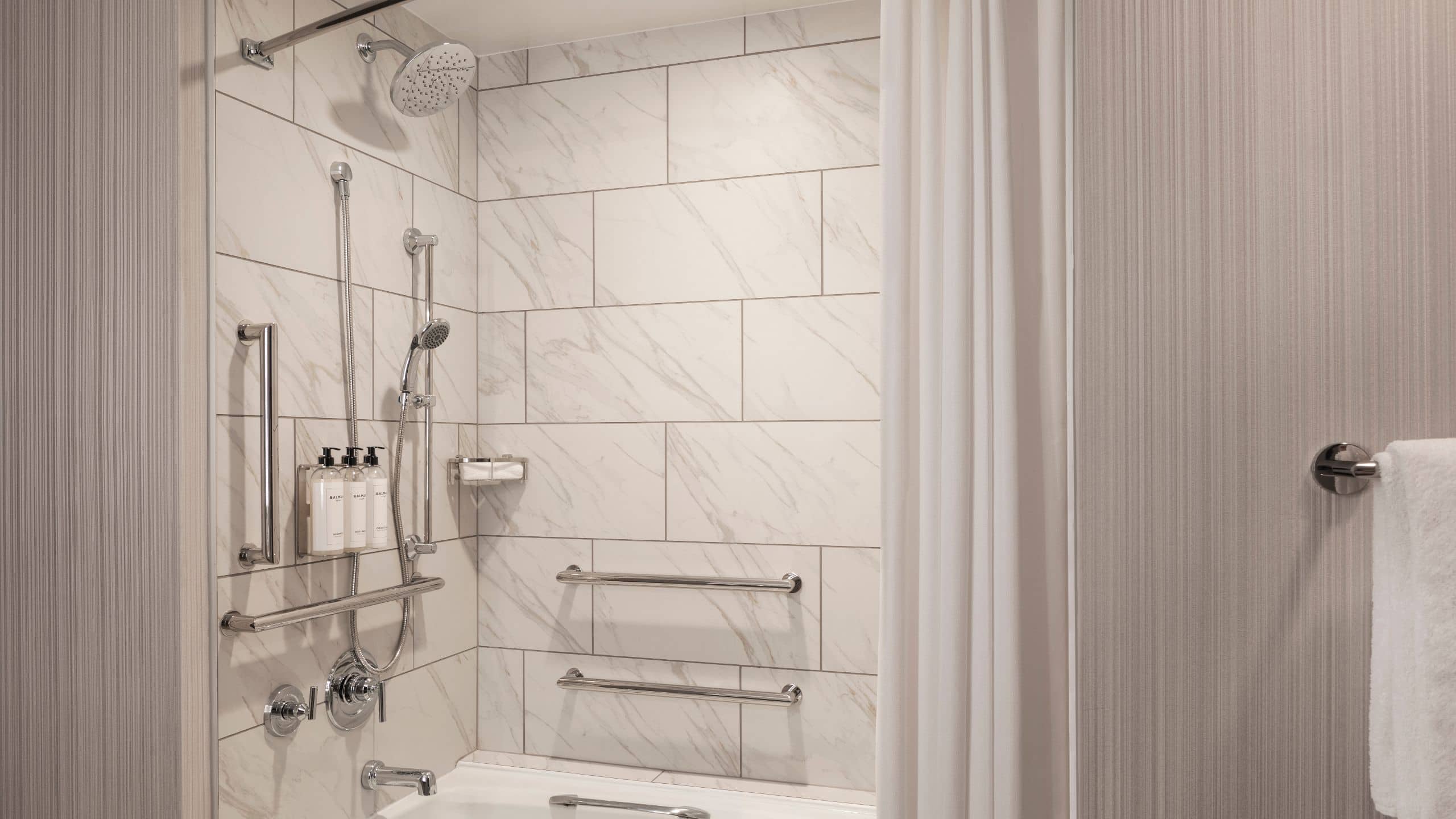 1 King Bed Accessible Tub - Image 2