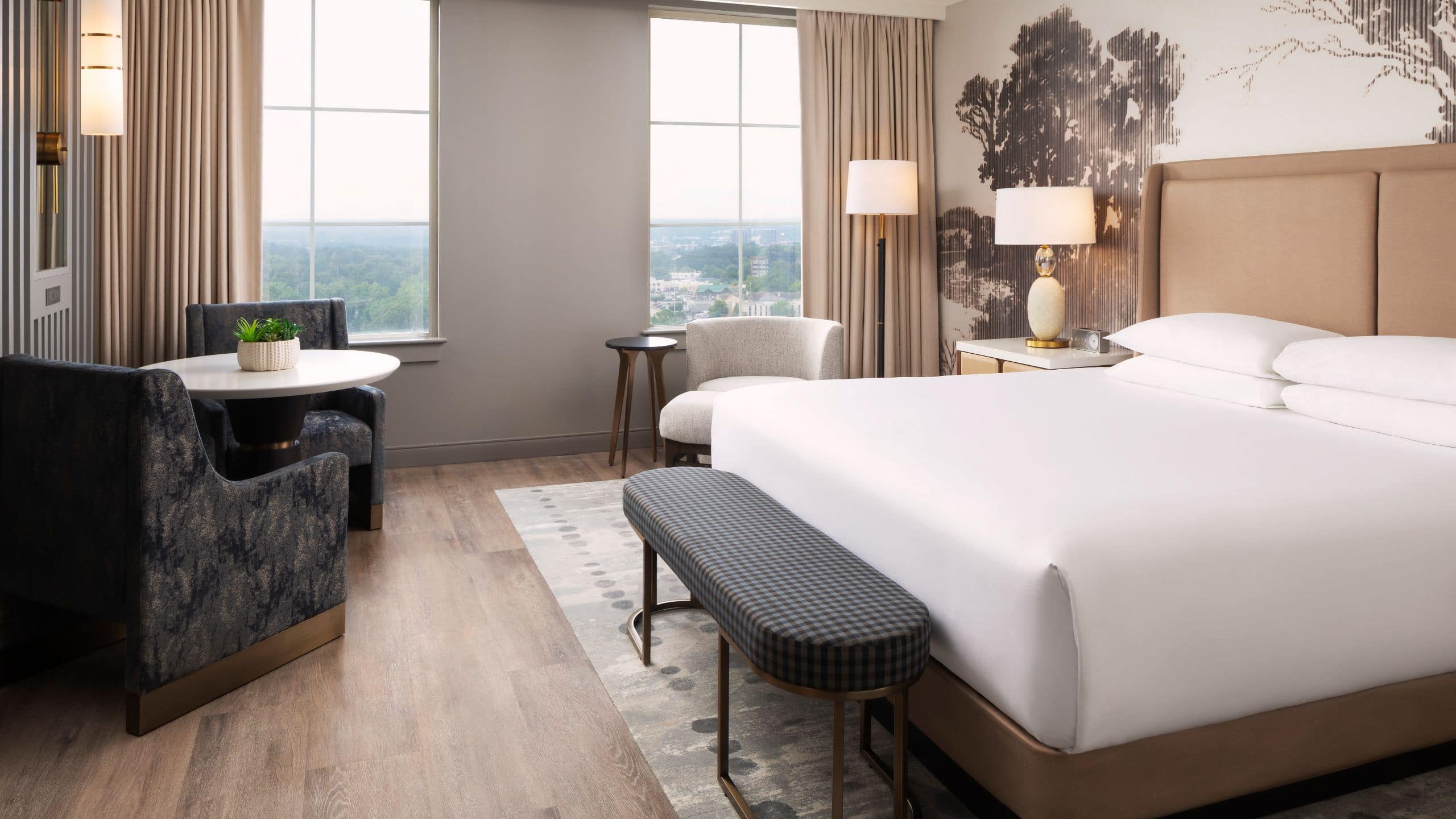 1 King Bed Accessible Tub - Image 1