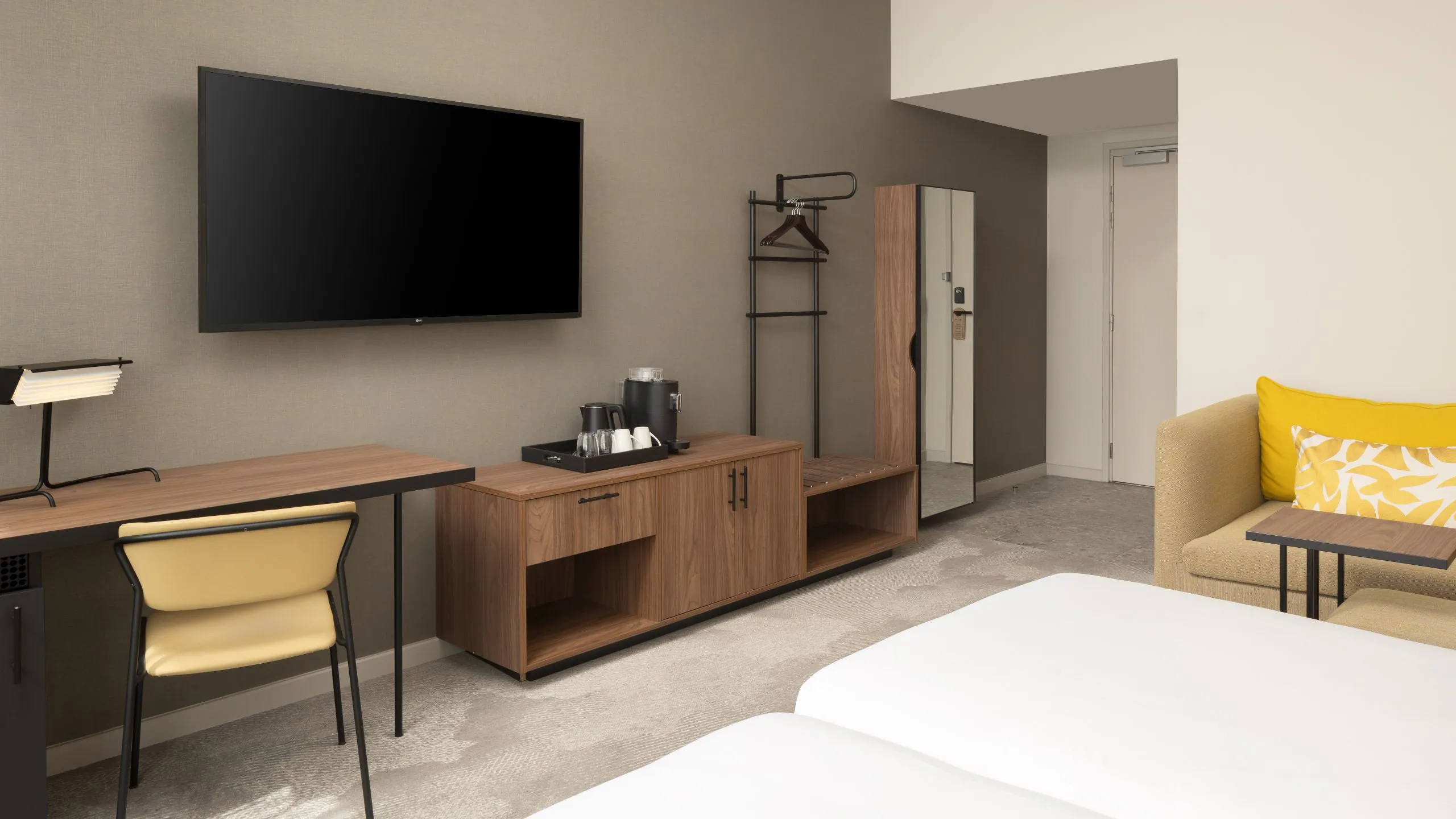 2 Twin Beds - Image 8