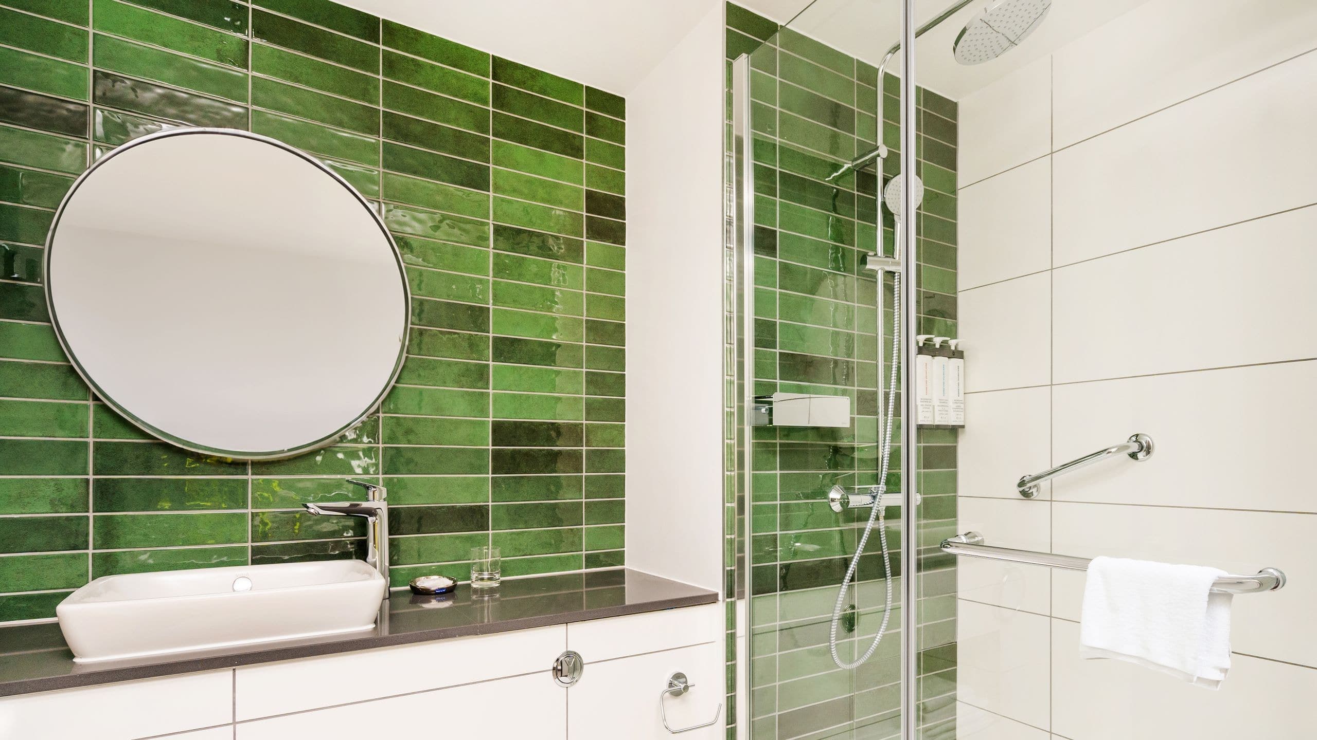 1 Bedroom Suite with Kitchenette - Image 5