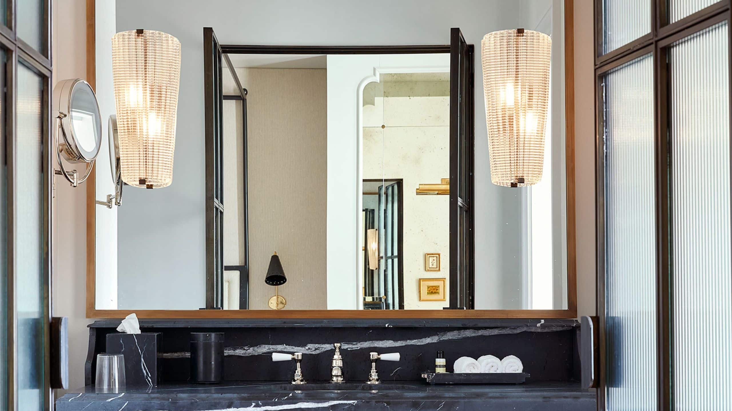 One Bedroom Corner Suite With Accessible Tub - Image 3