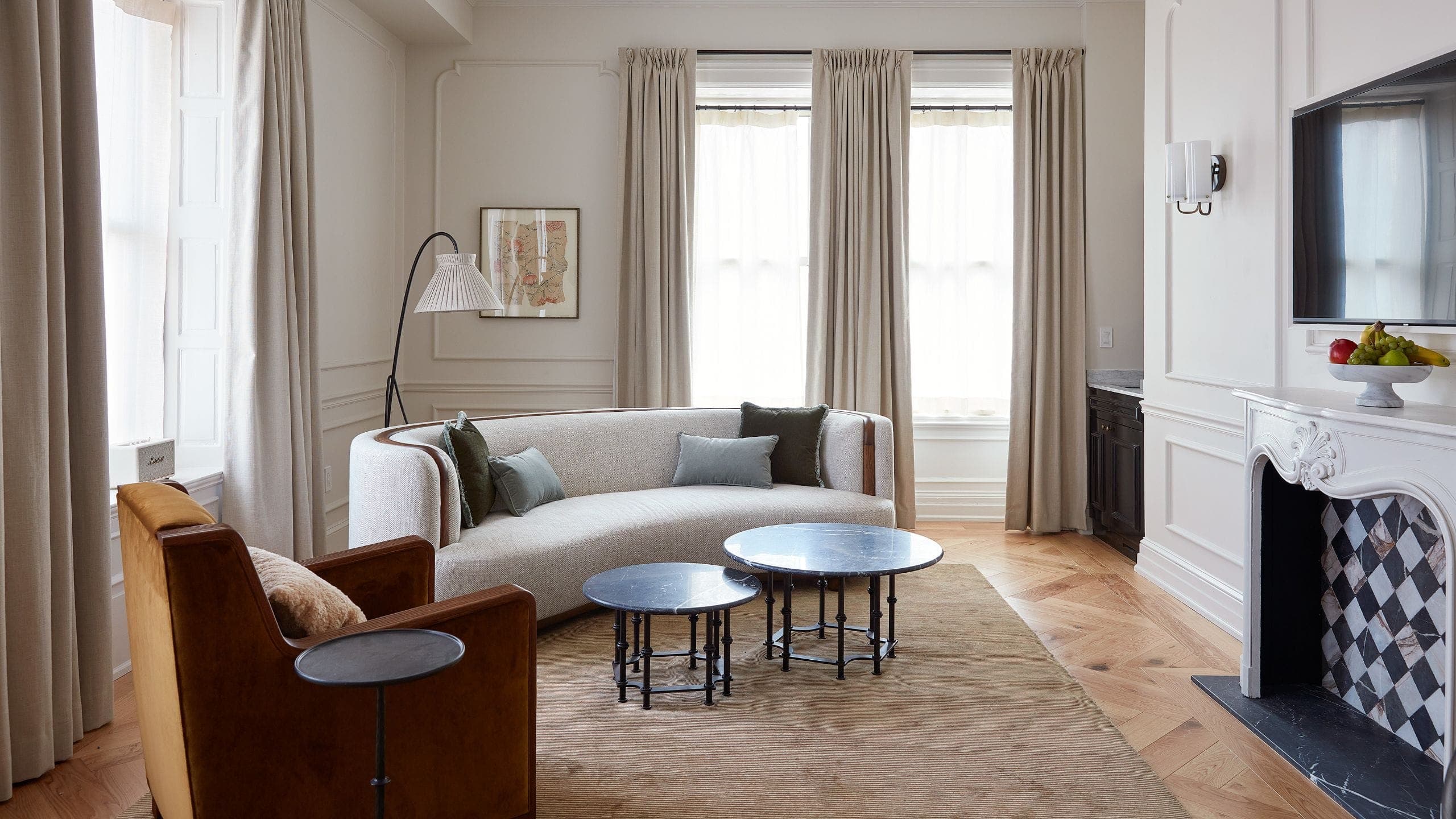 One Bedroom Corner Suite - Image 3