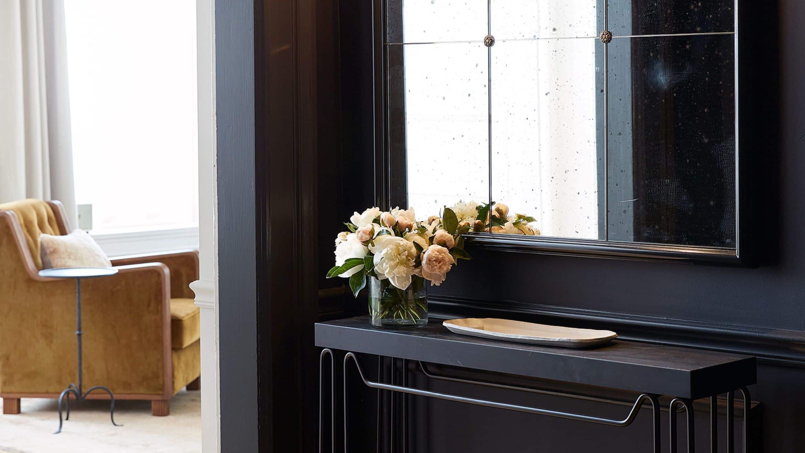 One Bedroom Corner Suite With Accessible Tub - Image 4