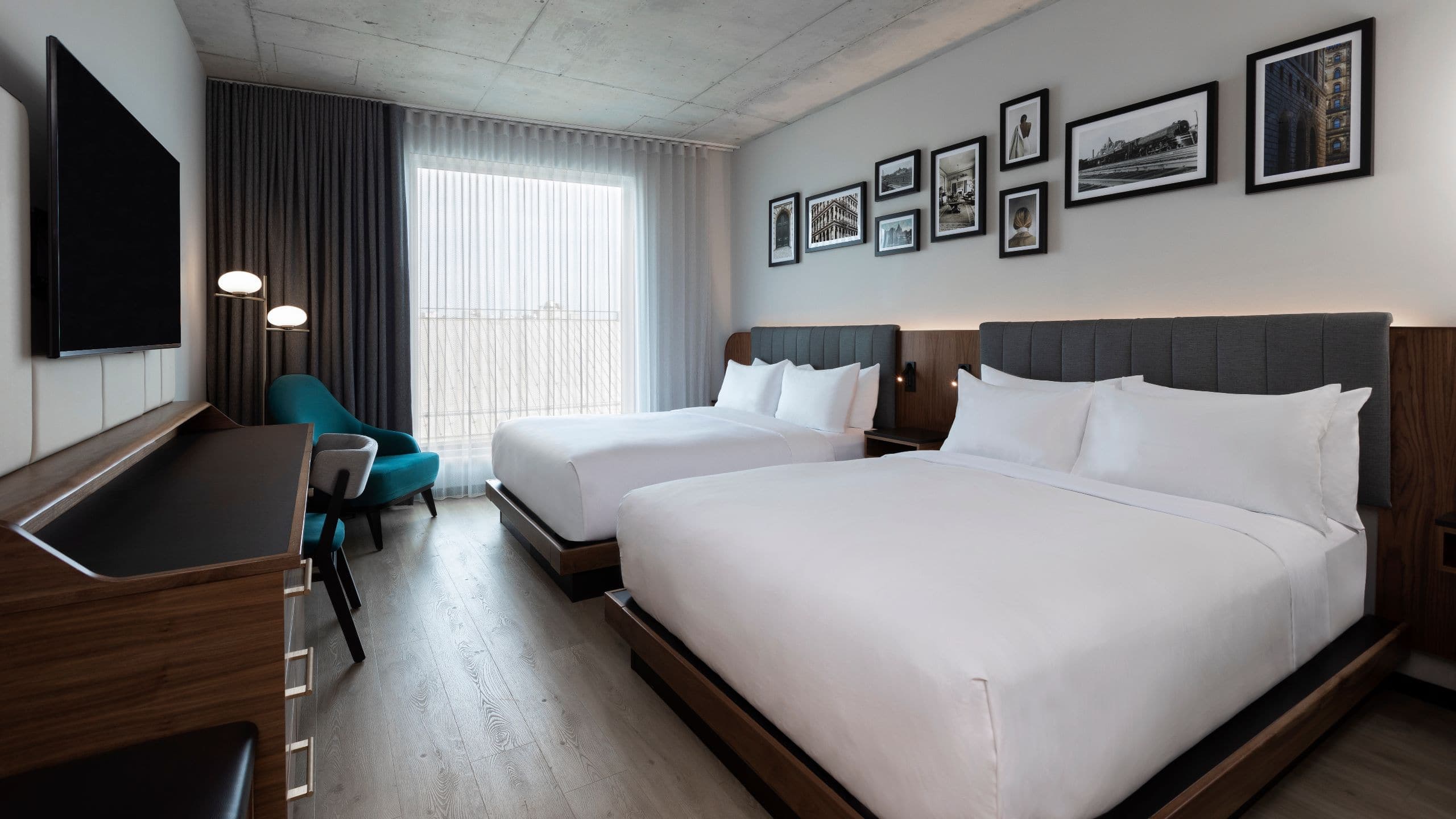 2 Queen Beds - Image 1