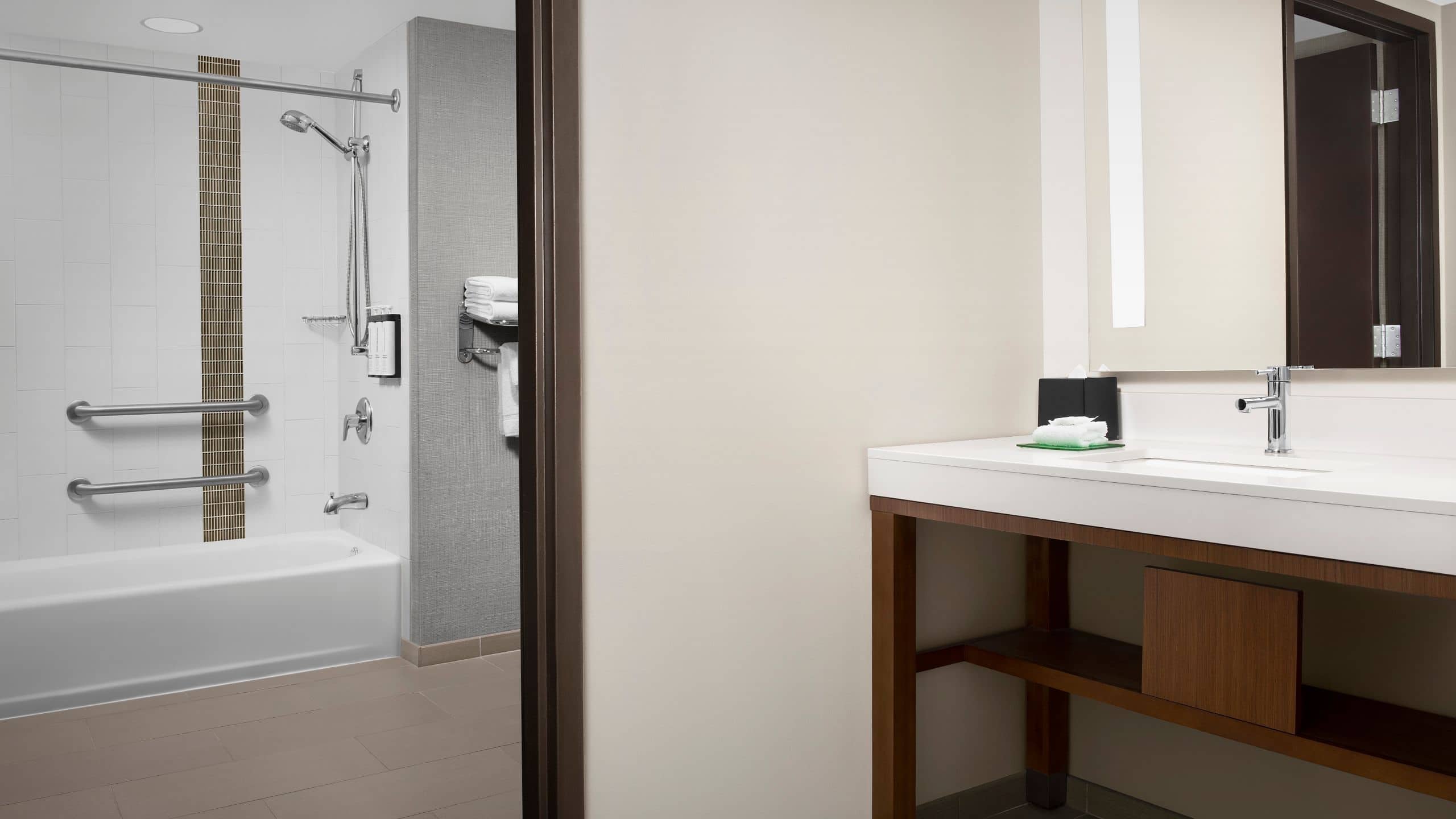 Accessible Two Queen Beds/Tub - Image 5