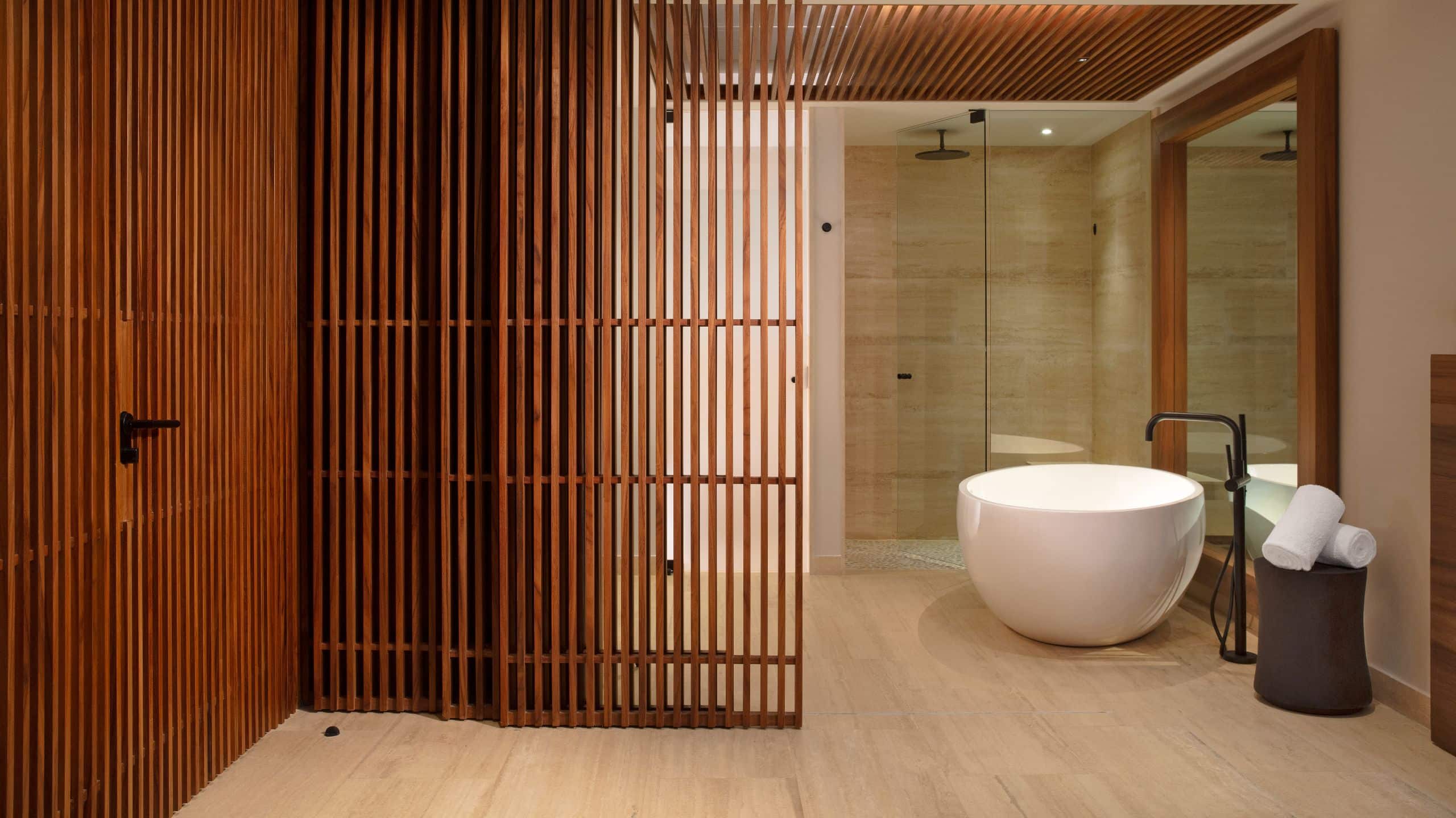 Preferred Club Junior Suite Ocean Front King - Image 3