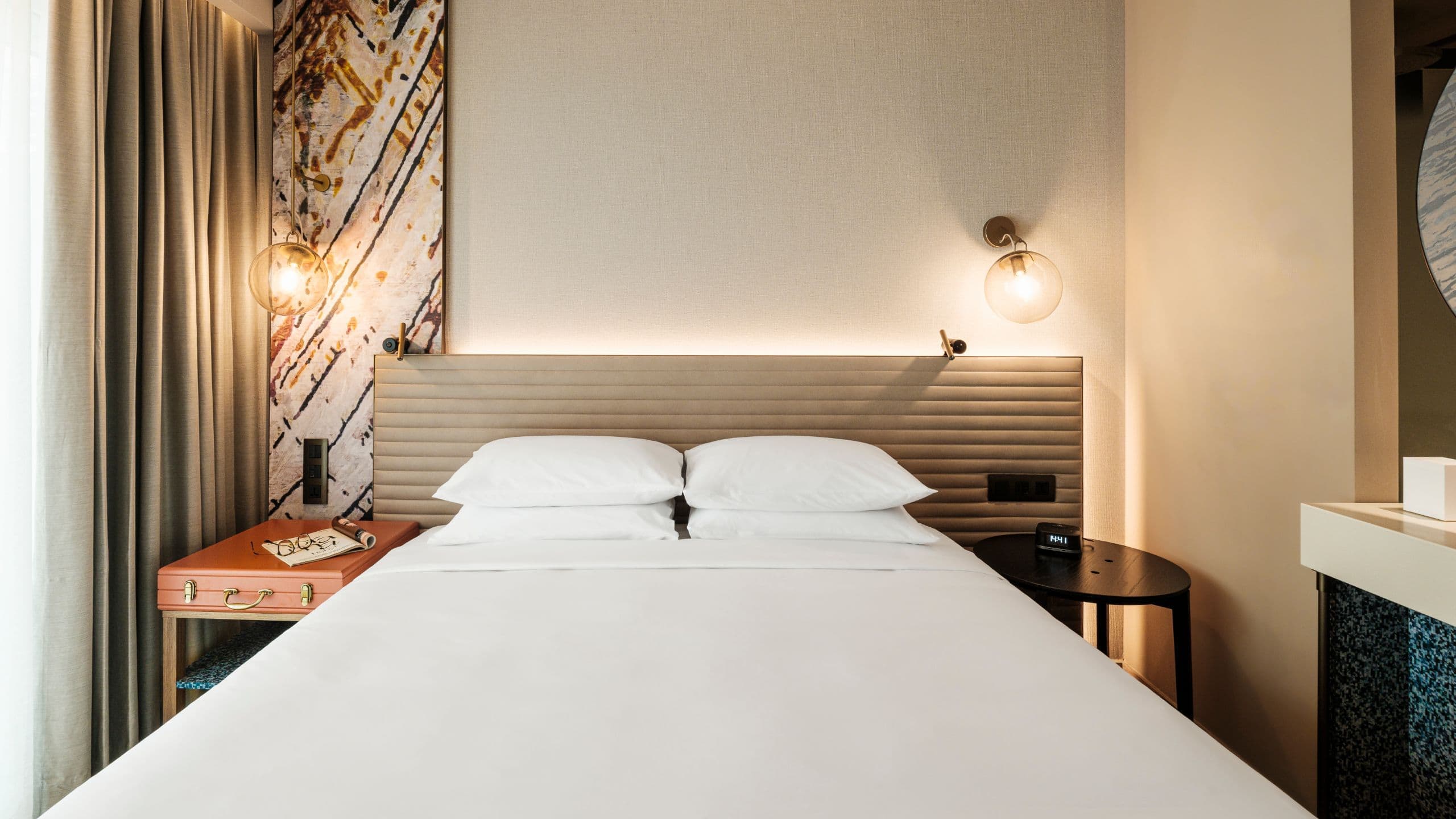 1 King Bed - Image 4