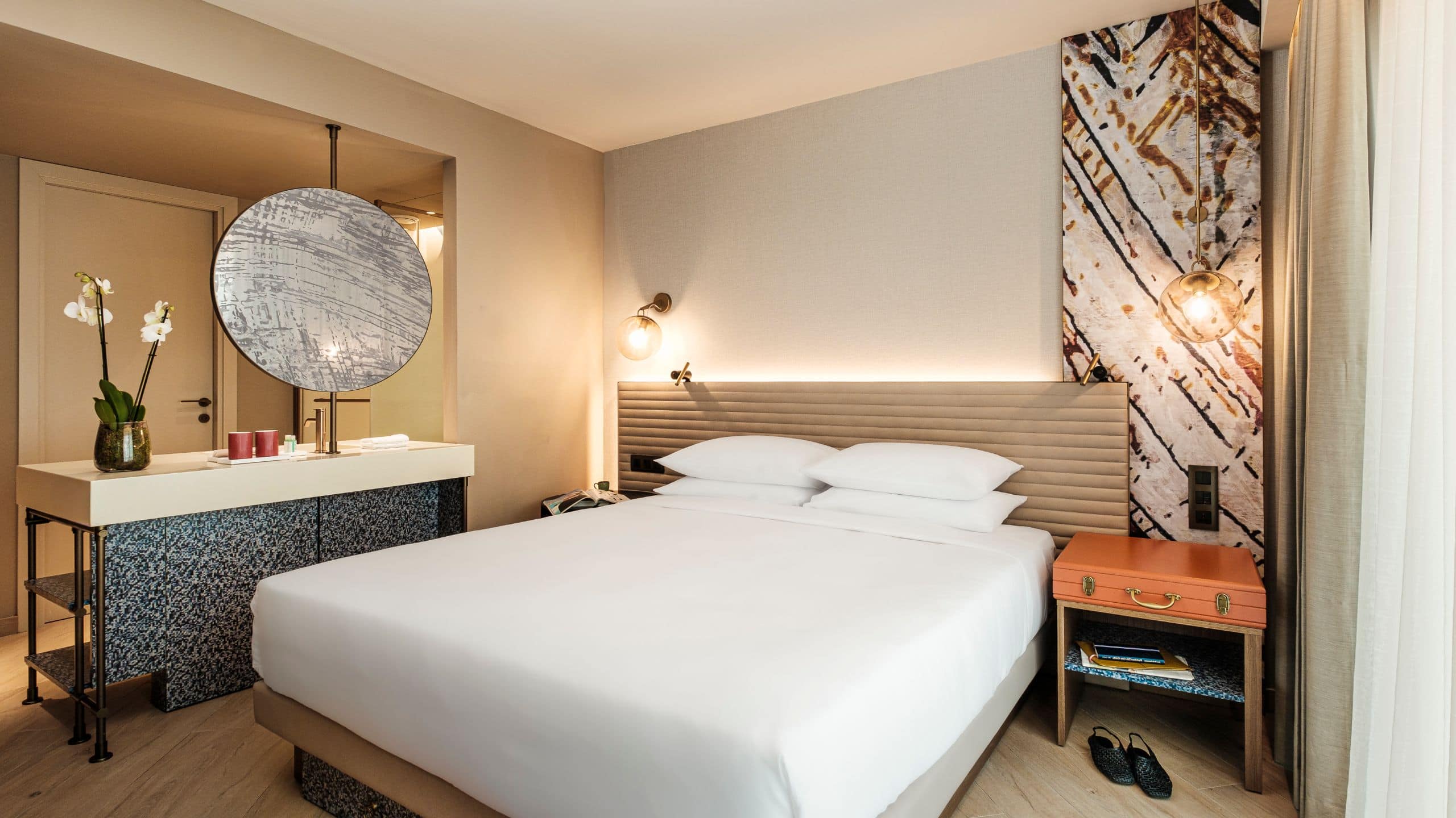 1 King Bed - Image 1