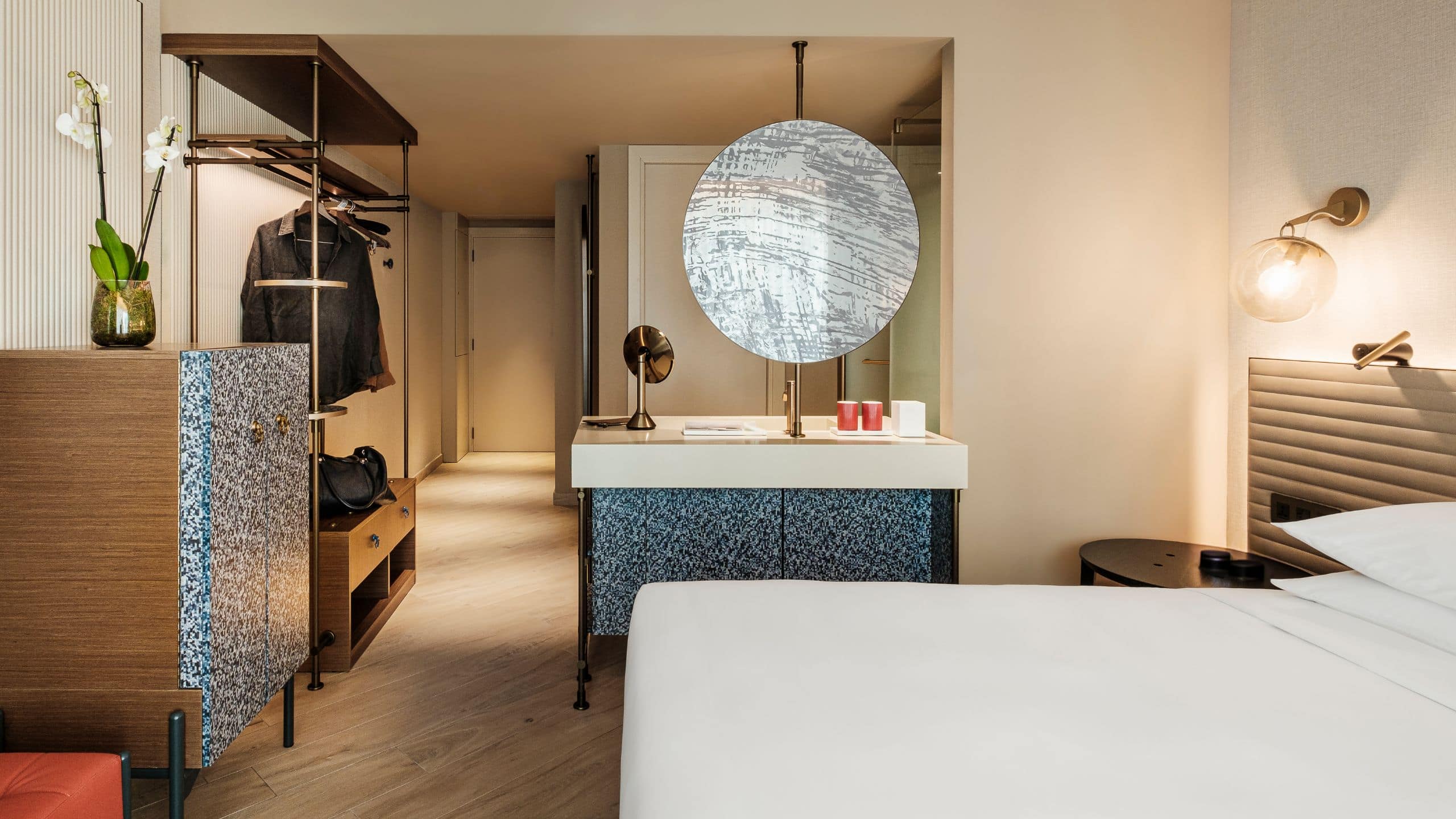 1 King Bed - Image 3