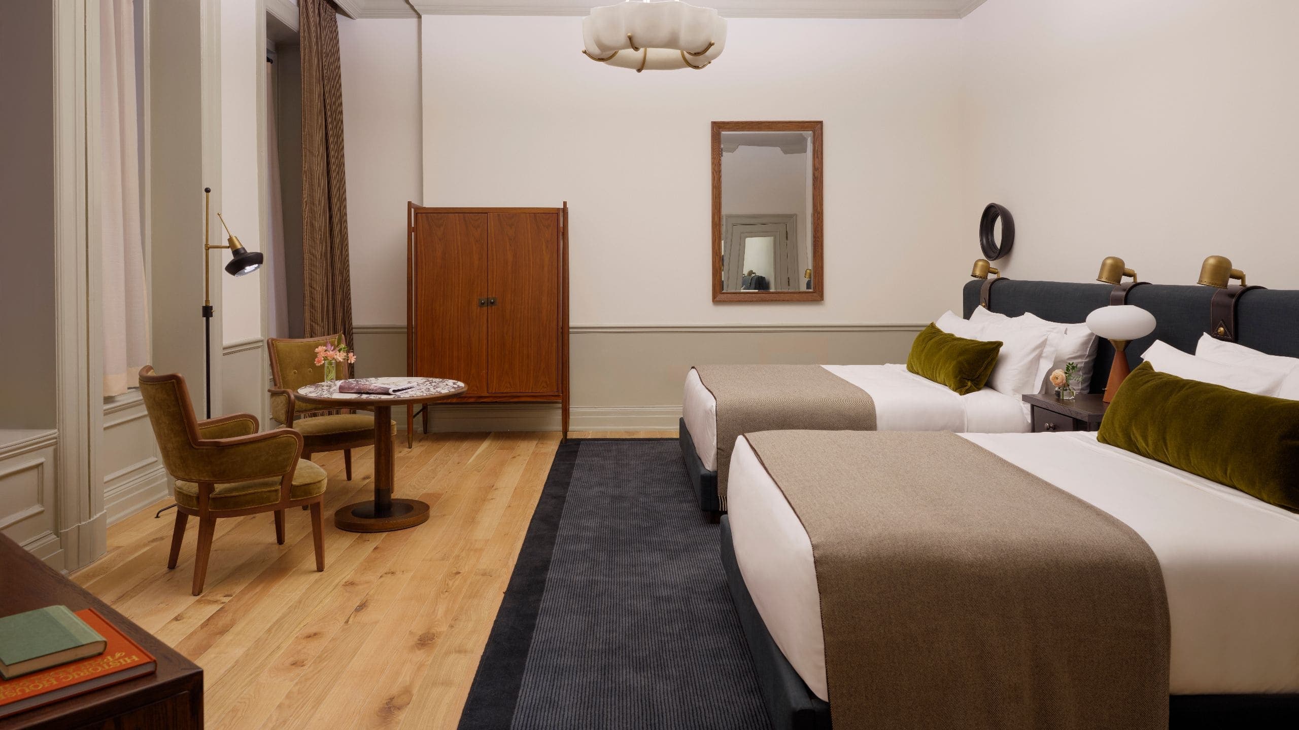Two Queen Beds - Image 3