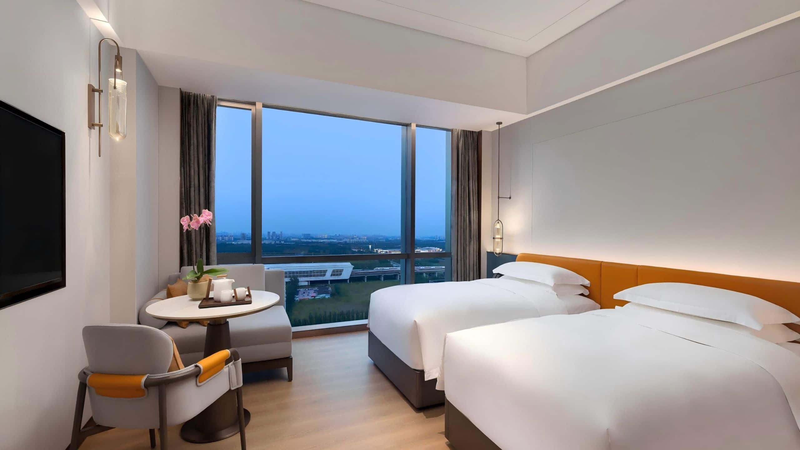 2 Queen Beds - Image 1