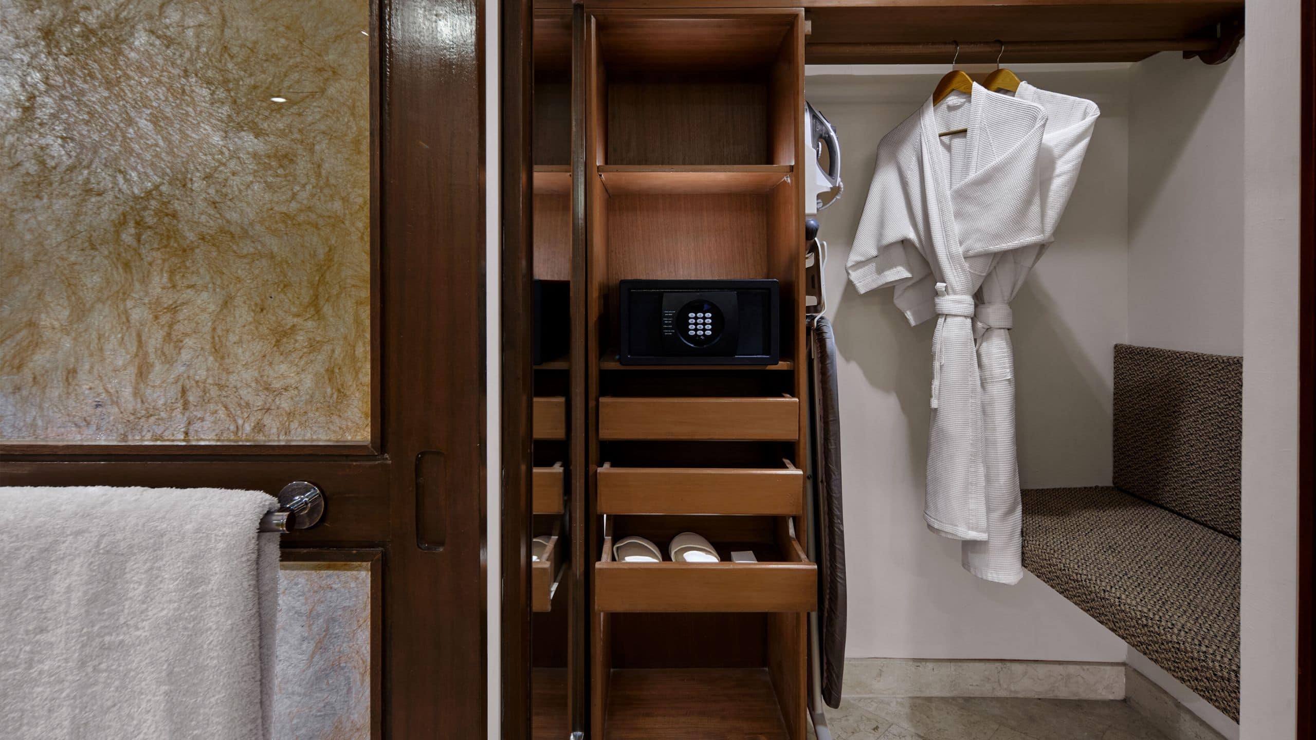 Club Executive Suite King - Image 5