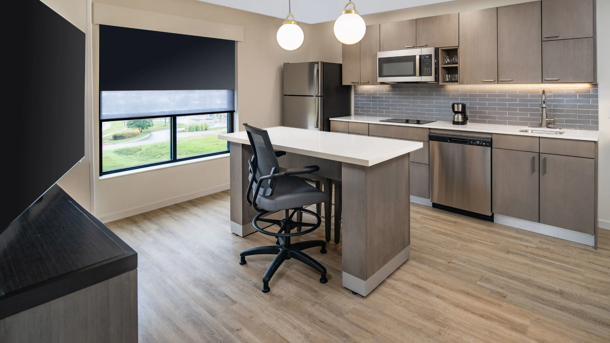 One Bedroom Kitchen Suite | Two Queen Beds (Plus Sofa Bed) - Image 1