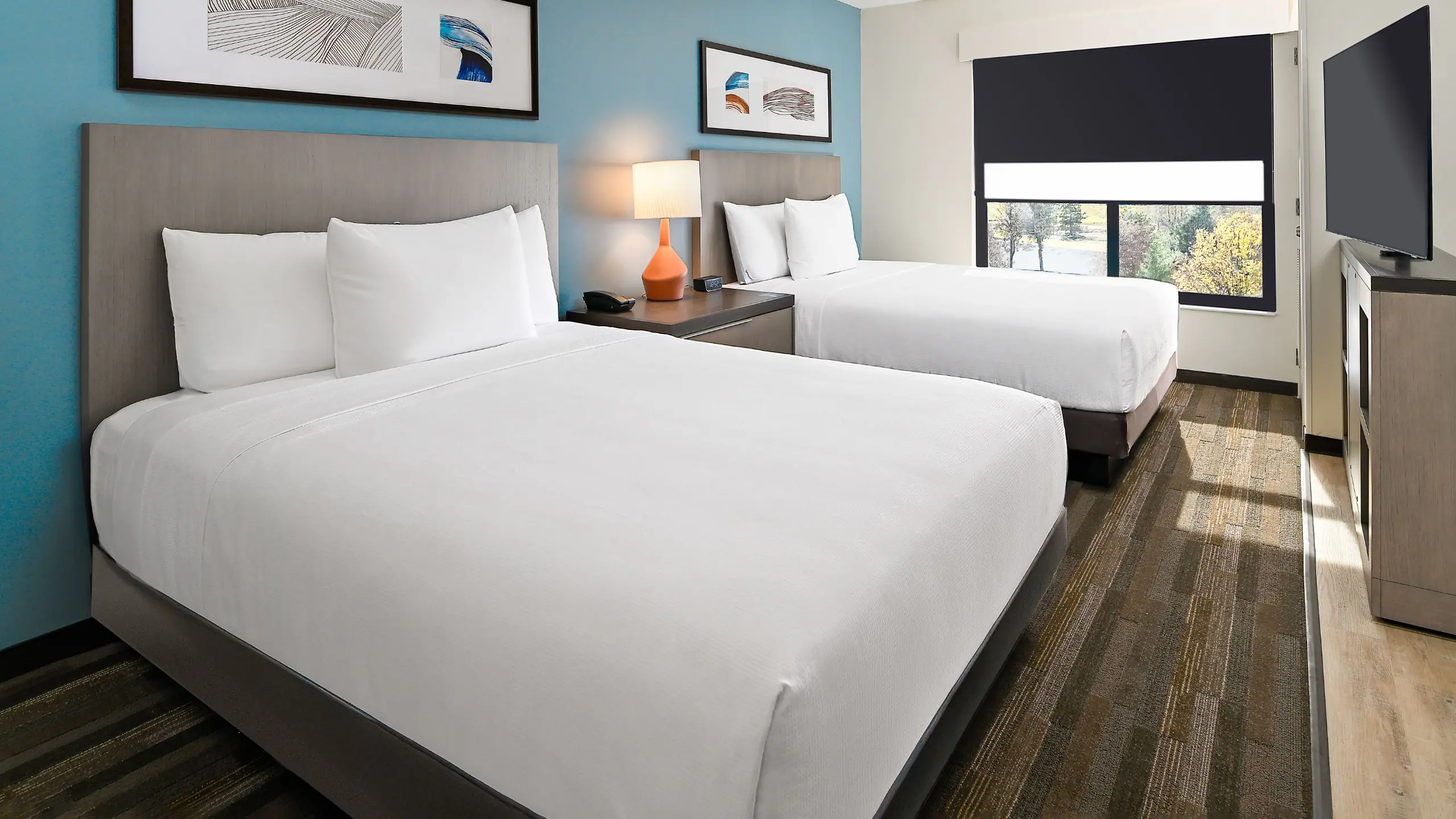 One Bedroom Kitchen Suite | Two Queen Beds (Plus Sofa Bed) - Image 6