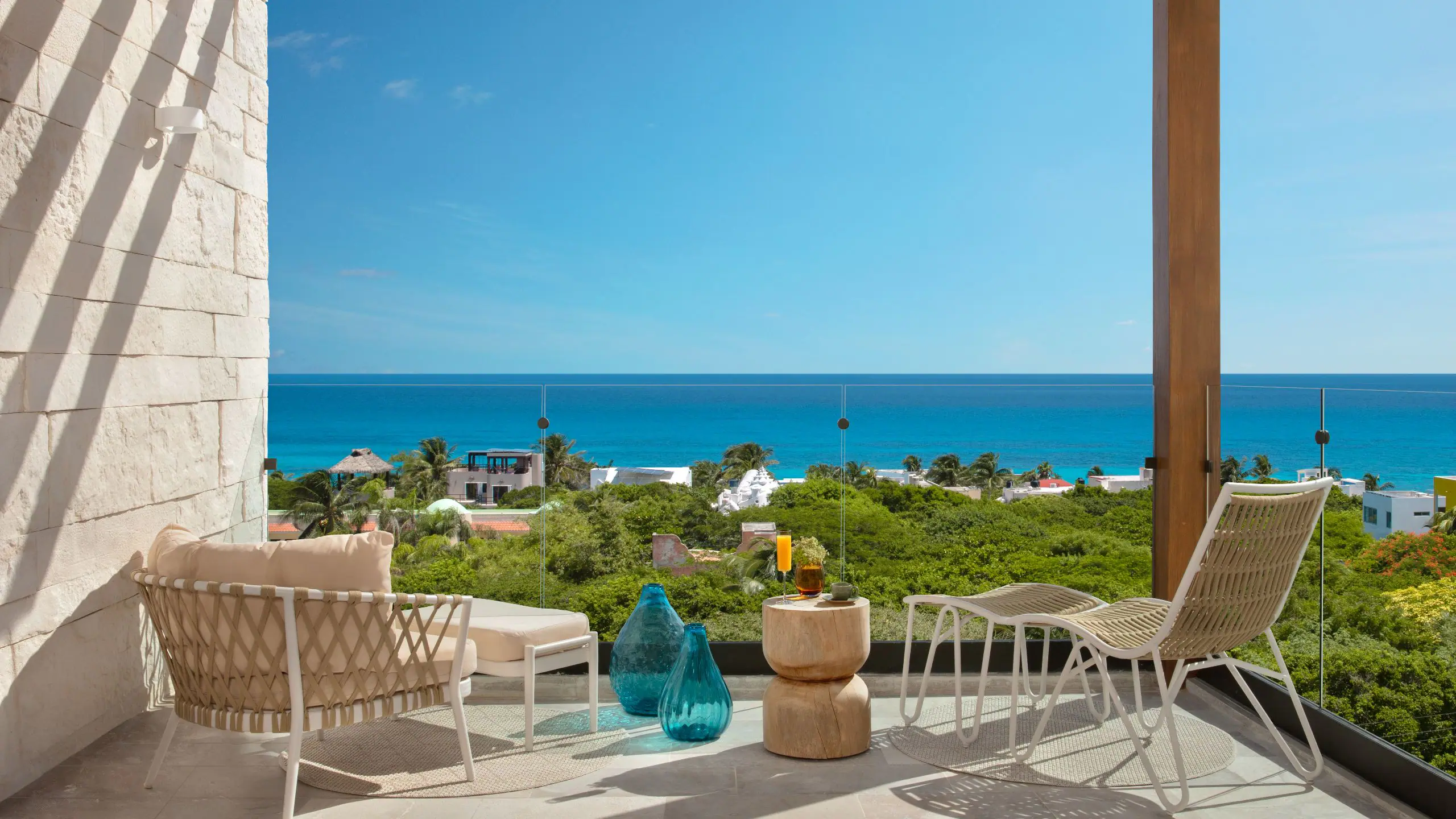 Junior Suite King Partial Ocean View - Image 5