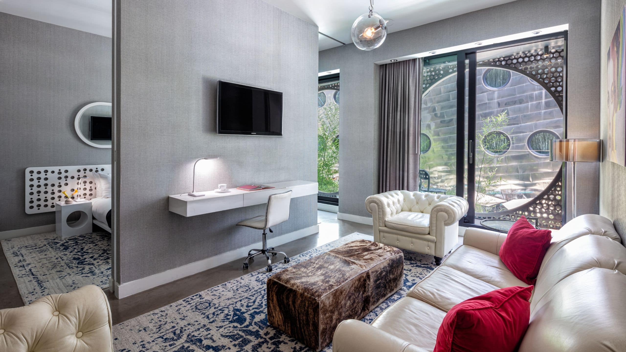 1 King Bed Platinum Suite - Image 1