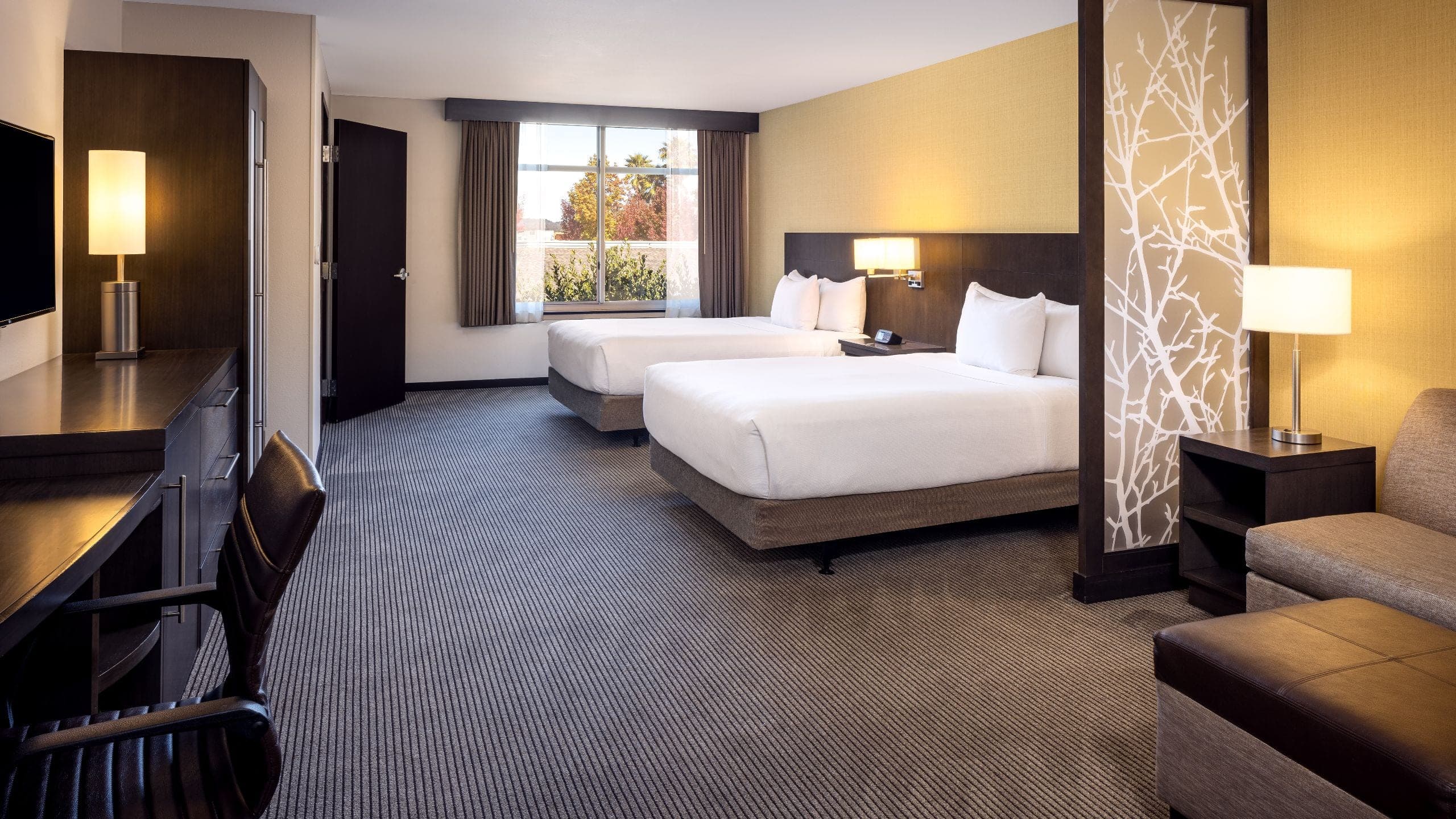 Accessible Two Queen Beds/Tub (Plus Sofa Bed) - Image 1