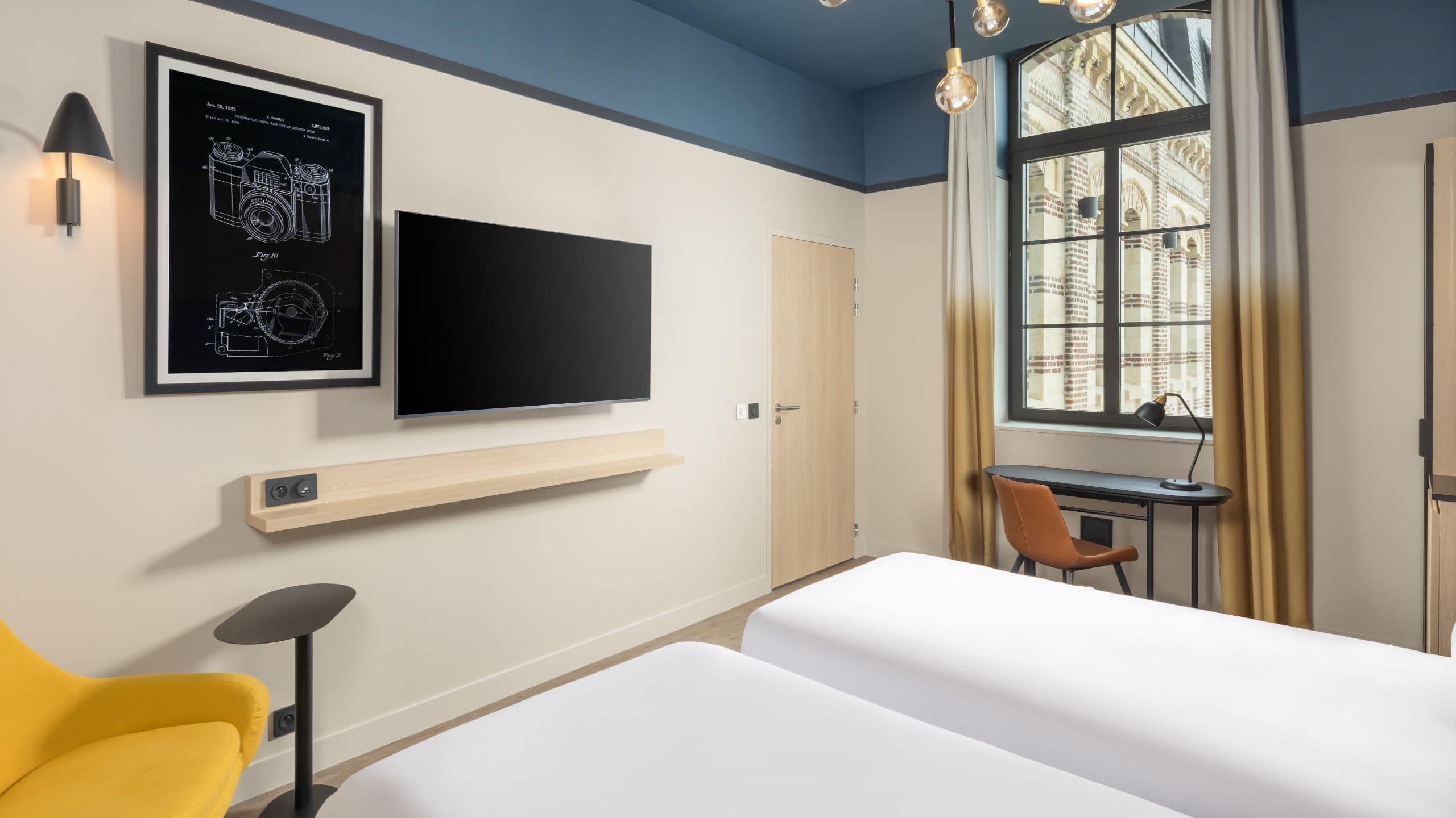 2 Twin Beds, Accessible Roll-In Shower, Garden View - Image 6