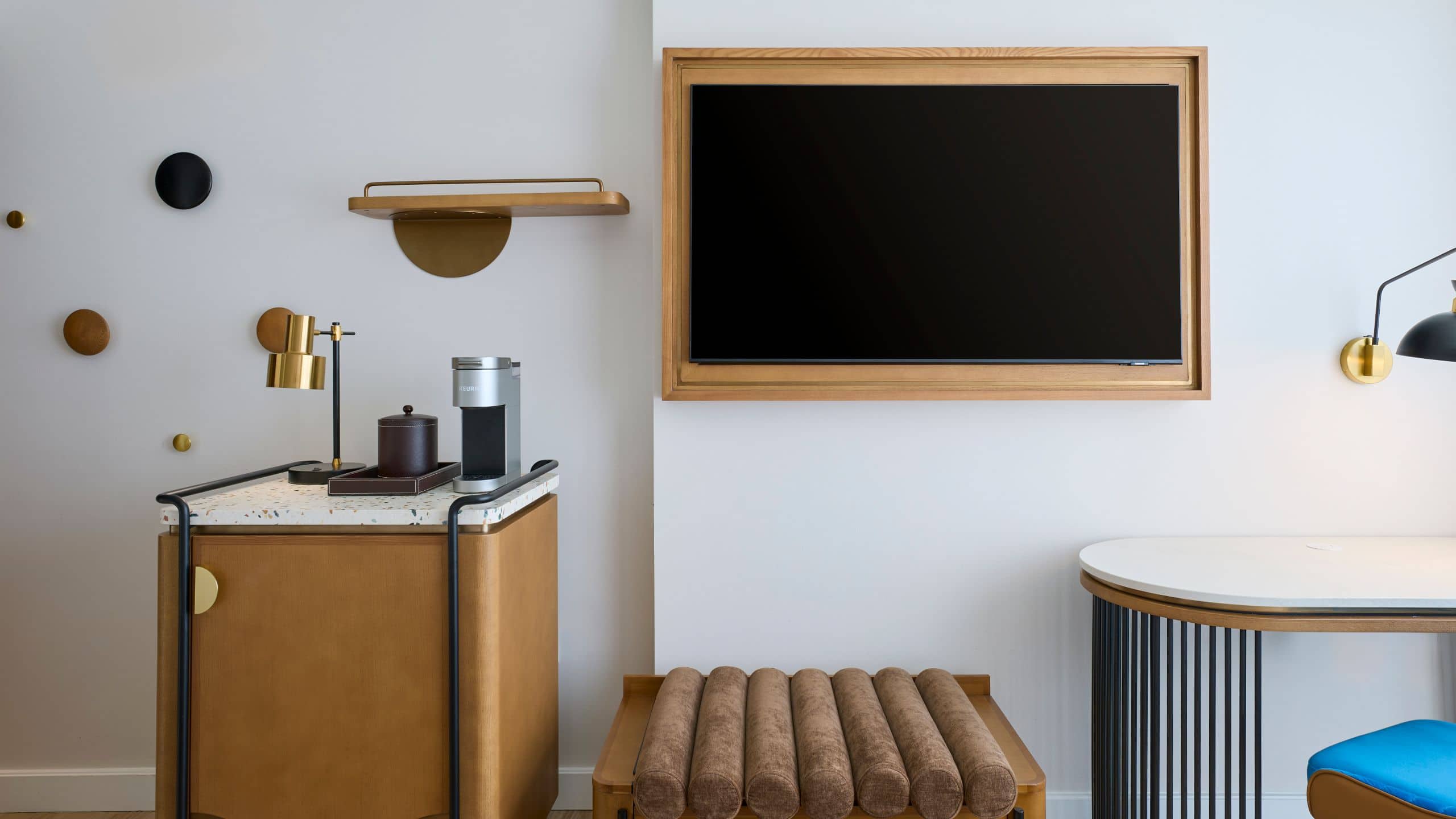 2 Queen Beds with ADA Shower - Image 2