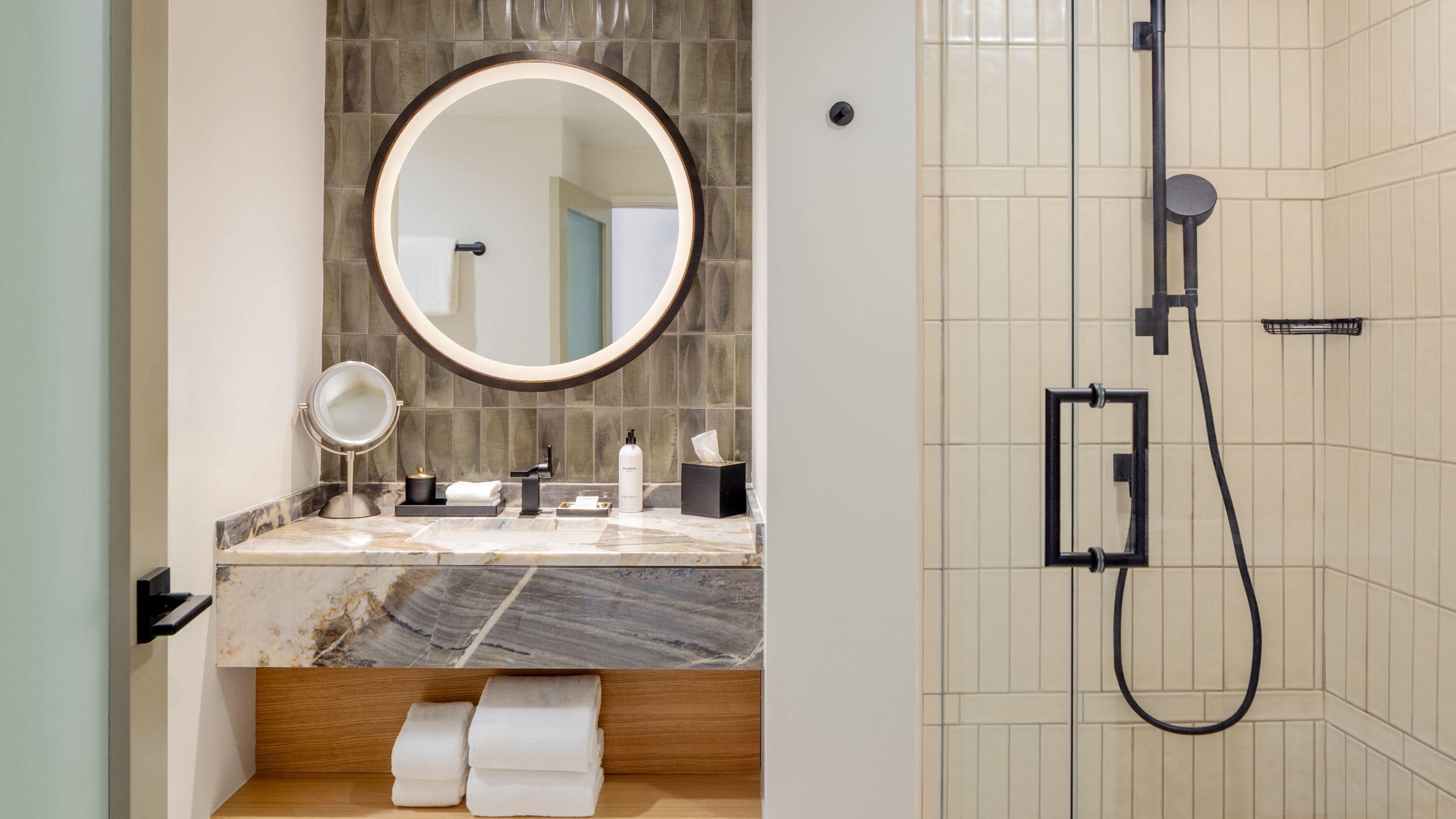 Fountain Court Suite - Image 3