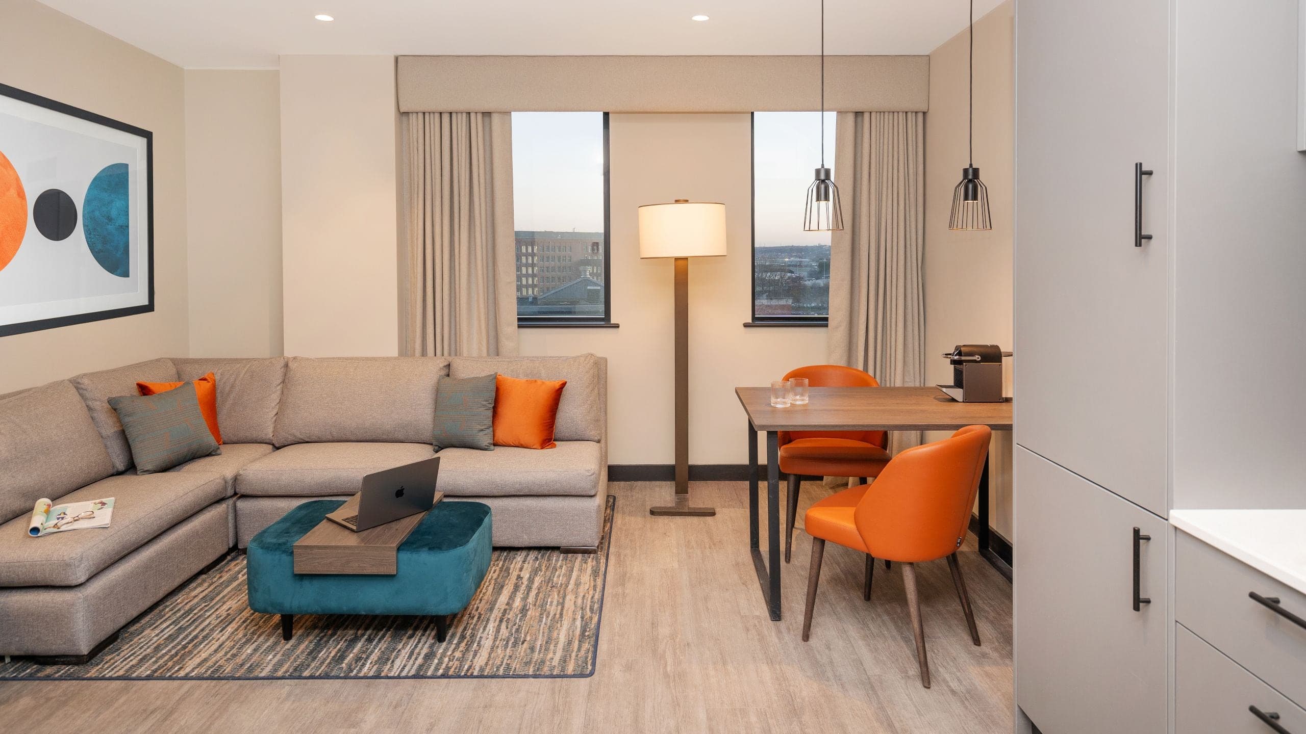 1 Bedroom Suite with Kitchenette - Image 4