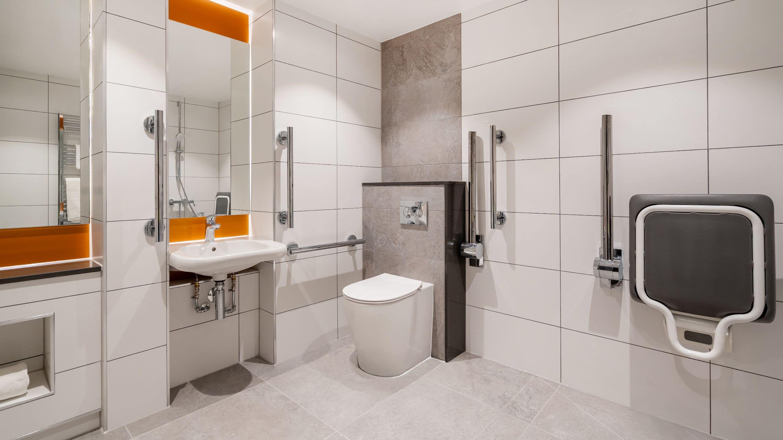 1 King Bed Accessible - Image 5