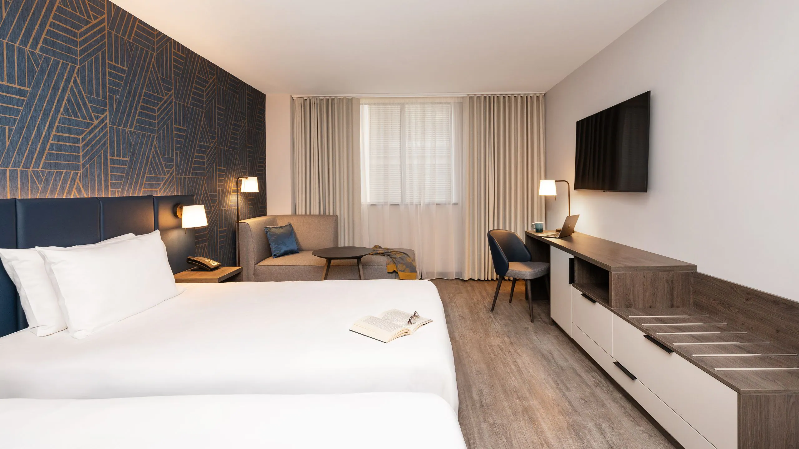 2 Twin Beds - Image 3