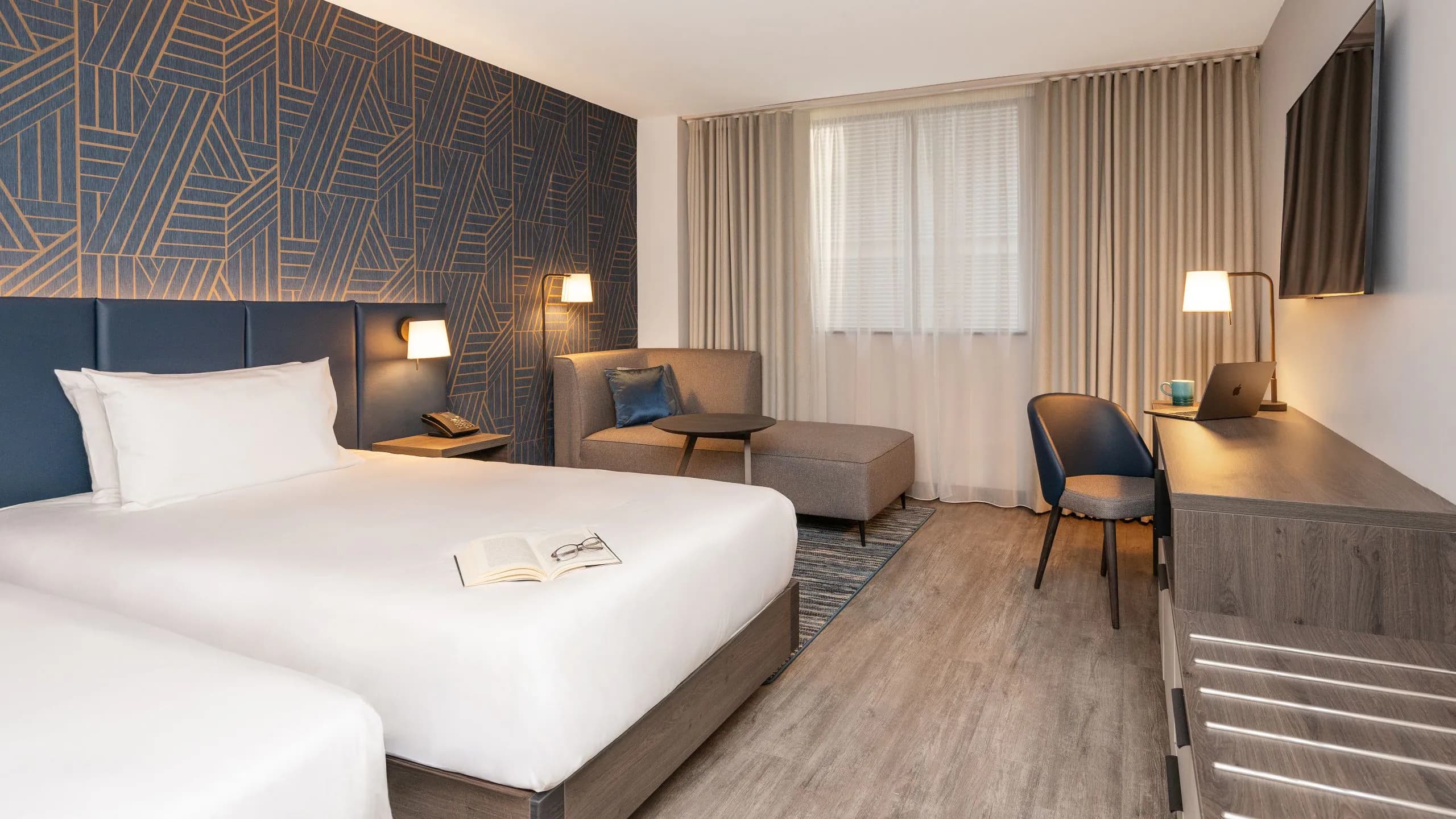 2 Twin Beds - Image 1