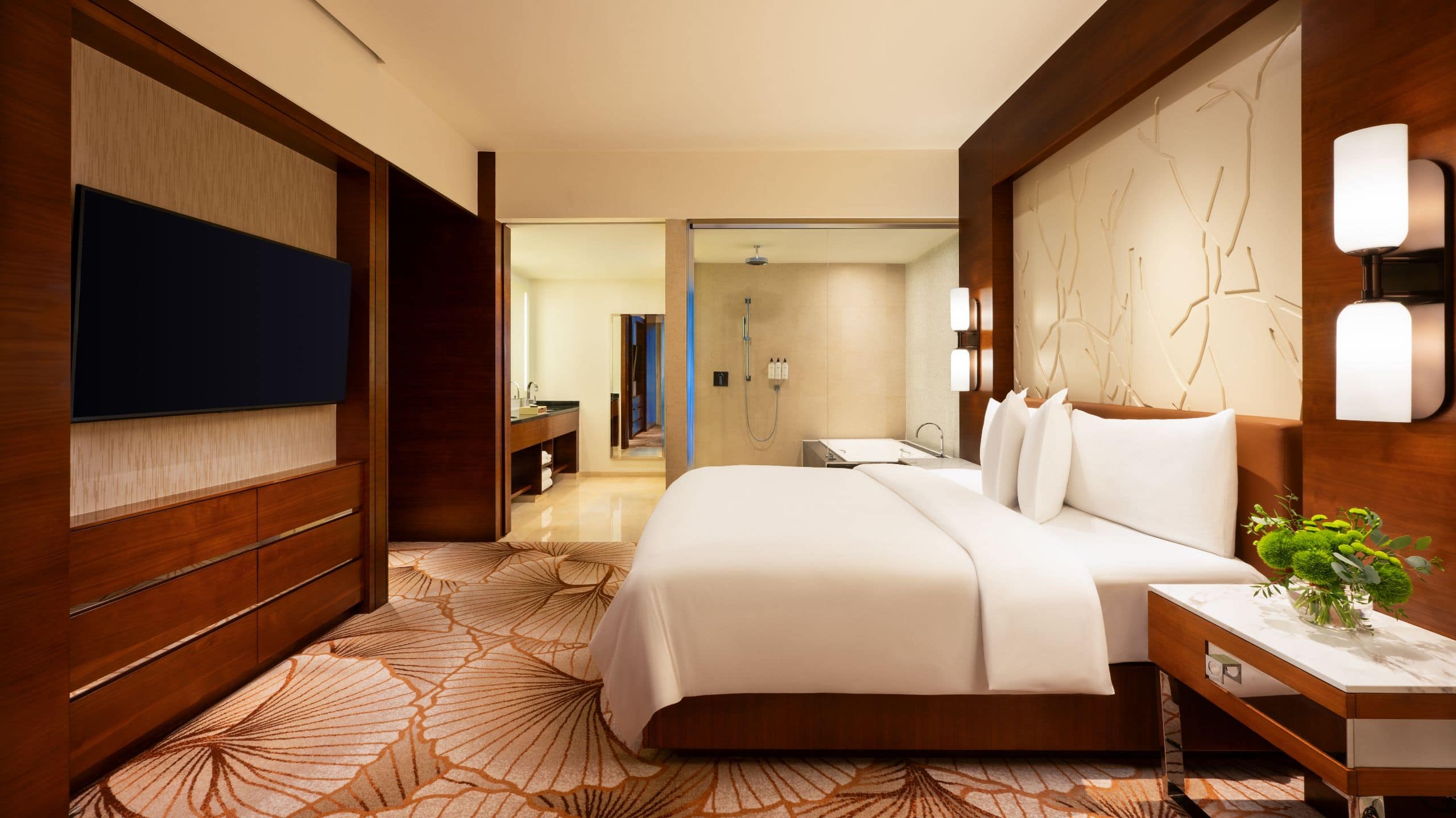 Grand Suite Fountain View King - Image 2