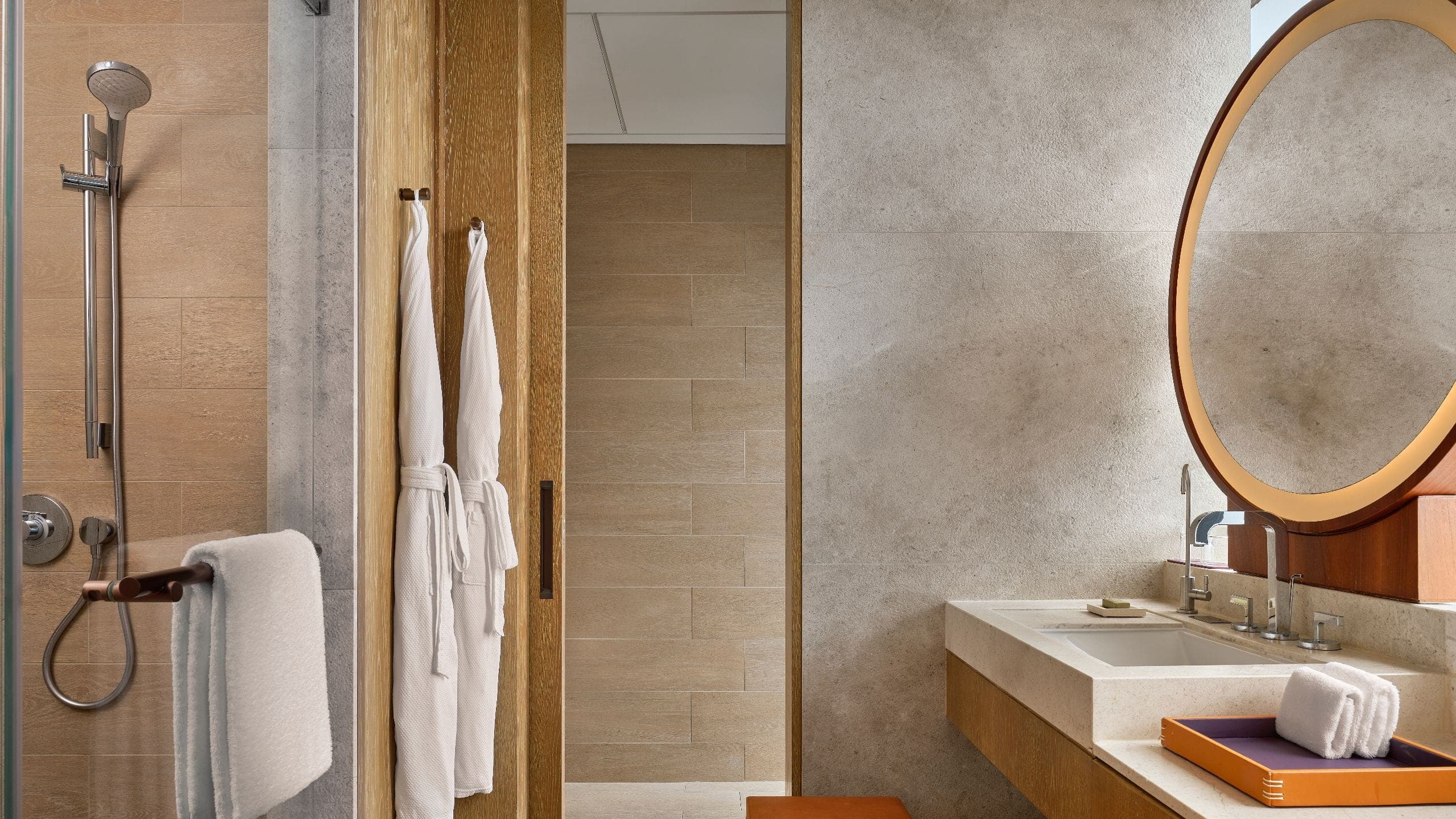 1 King Bed - Image 4