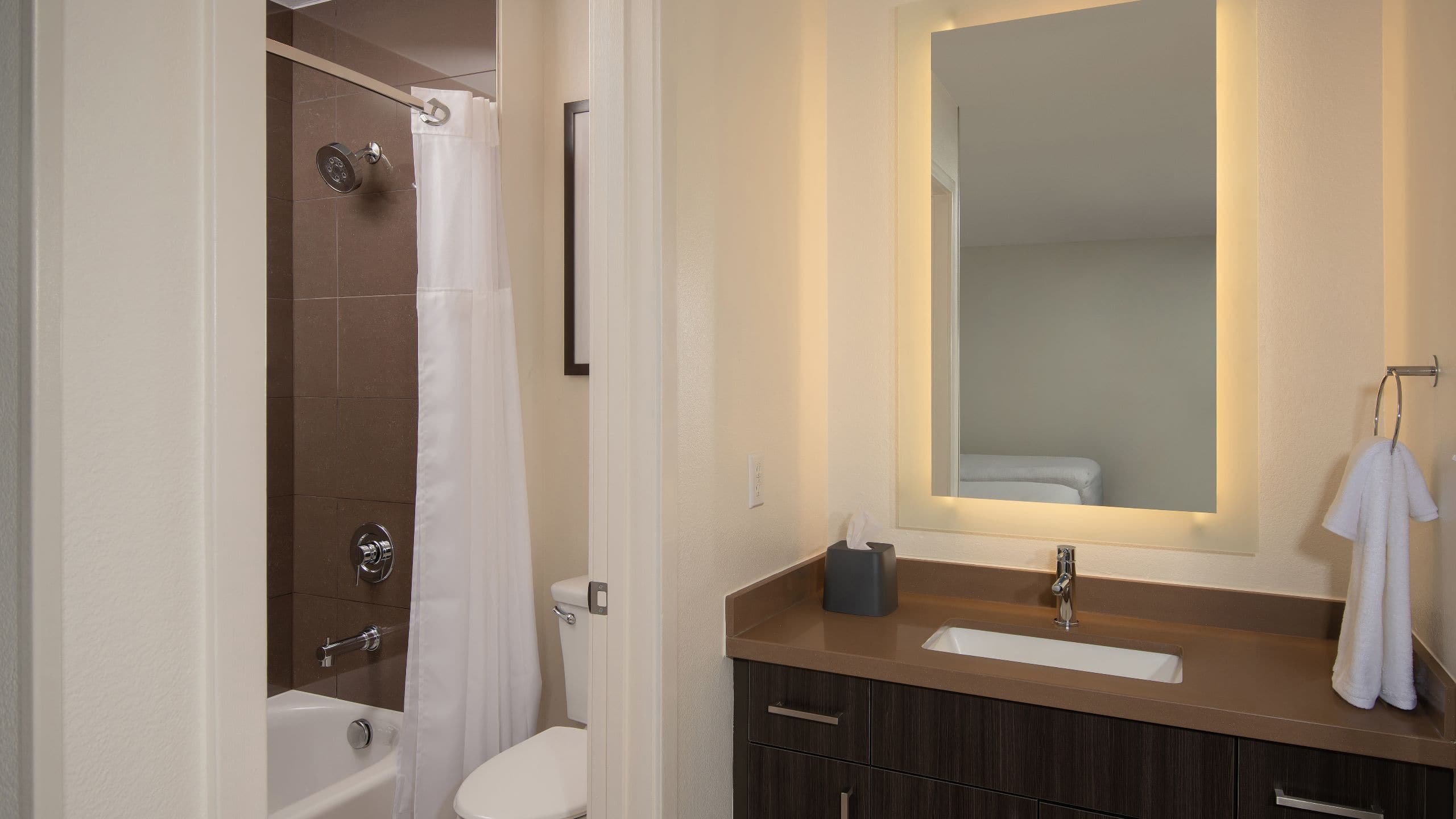 One Bedroom King Suite - Image 5