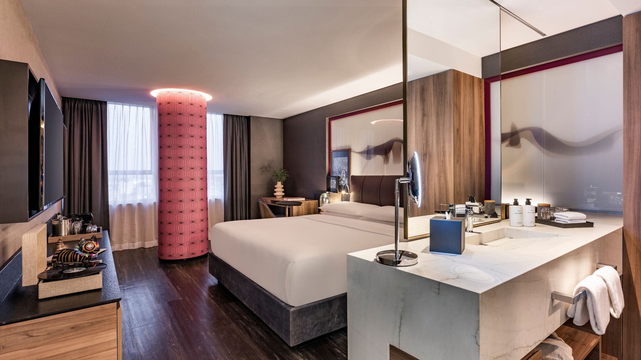 1 King Bed - Image 3