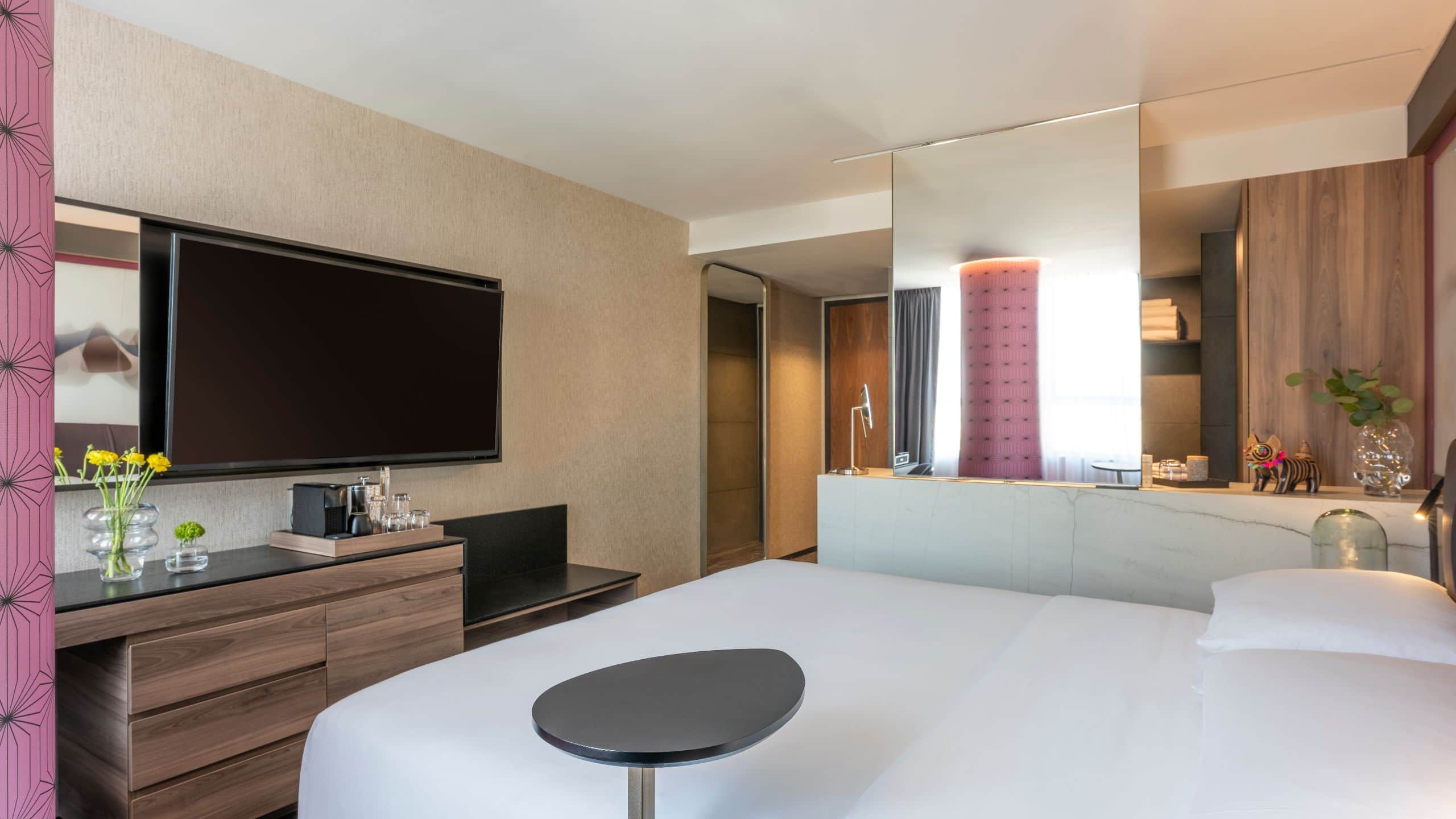 1 King Bed - Image 5