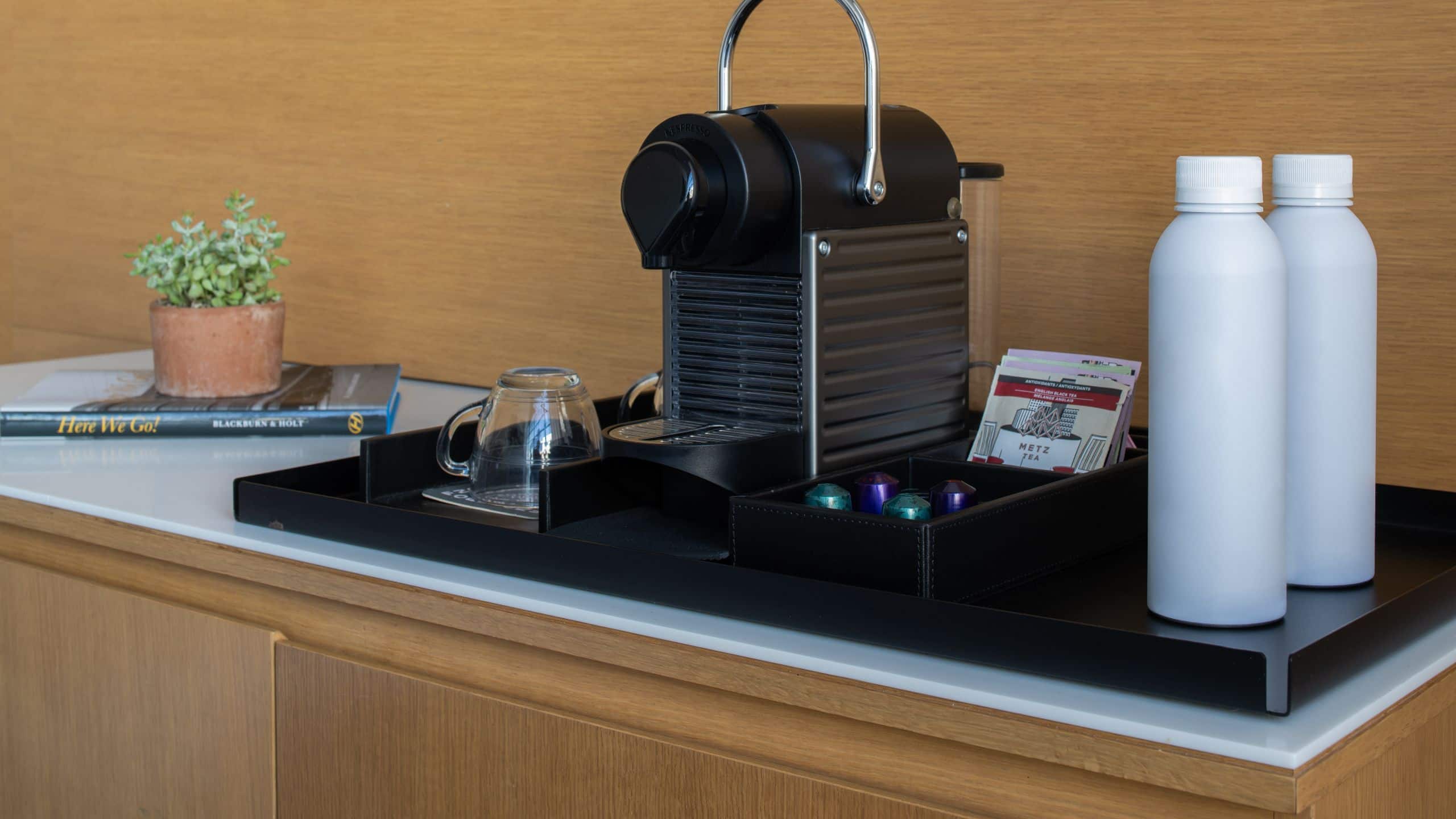 1 King Bed - Image 4