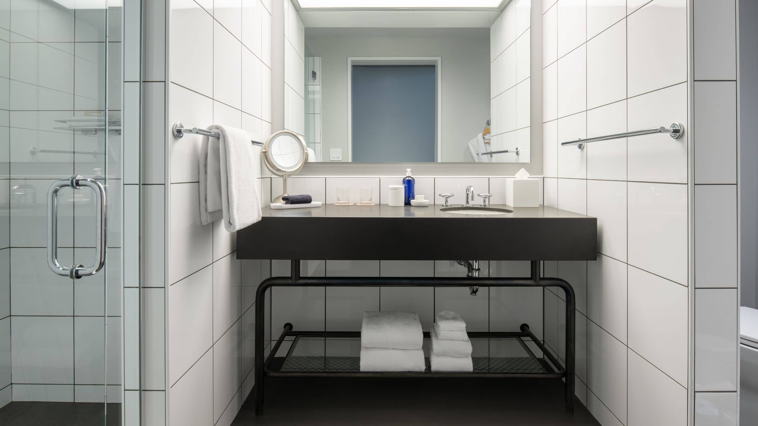 1 King Bed - Image 5