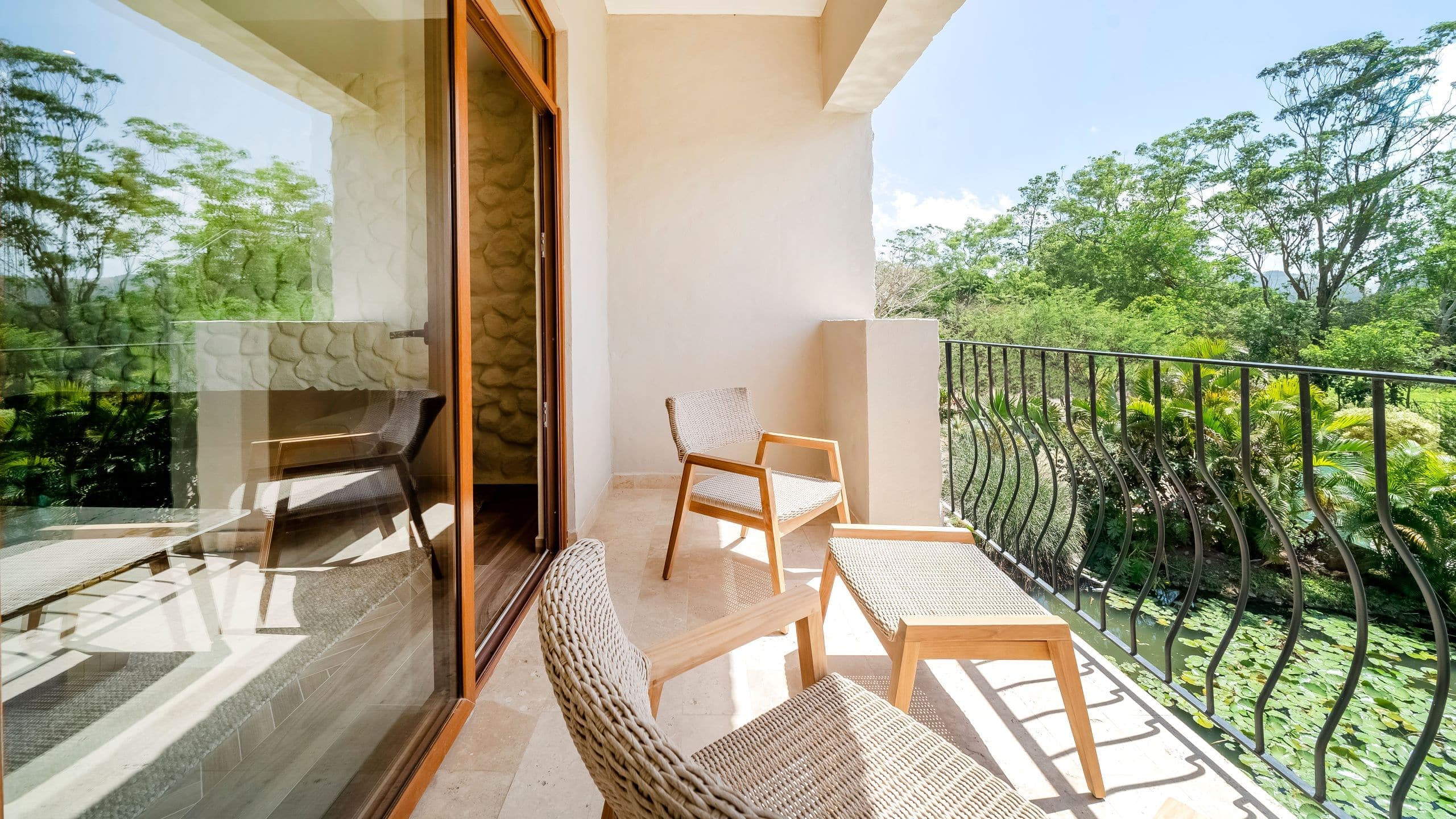 2 Queen Beds Accessible Roll-In Shower - Image 5