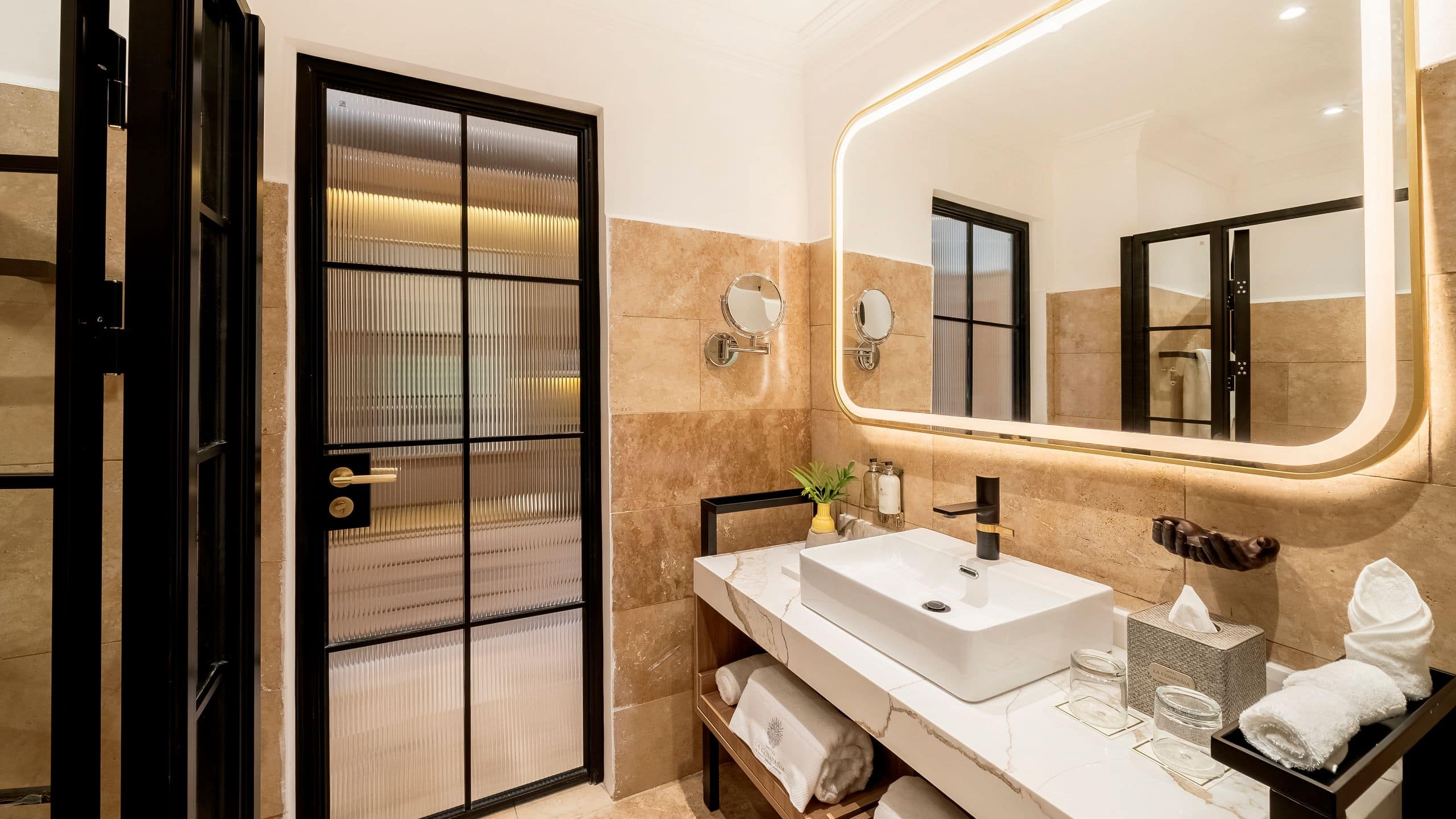 2 Queen Beds Accessible Roll-In Shower - Image 7