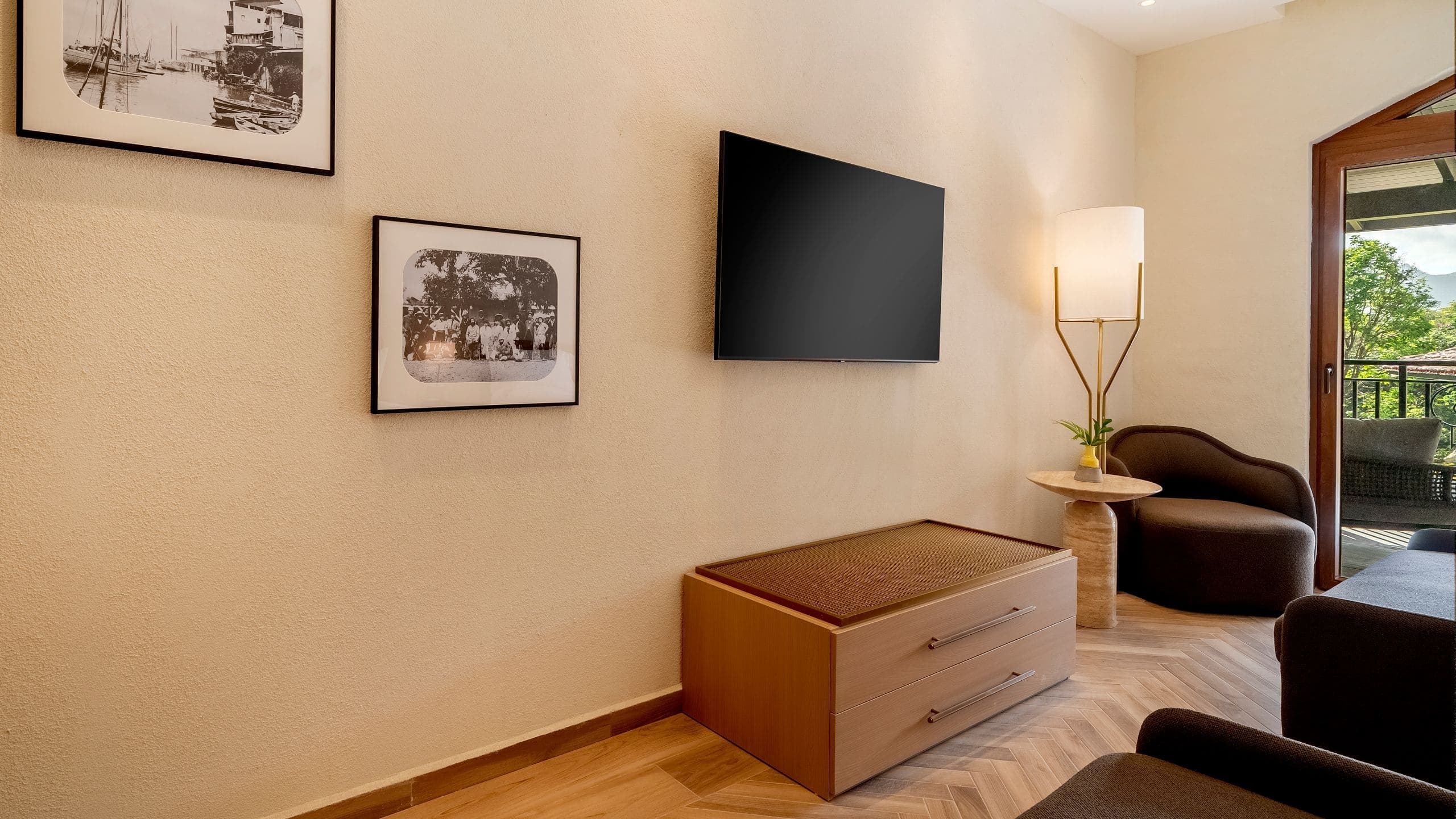 2 Queen Beds Accessible Roll-In Shower - Image 10