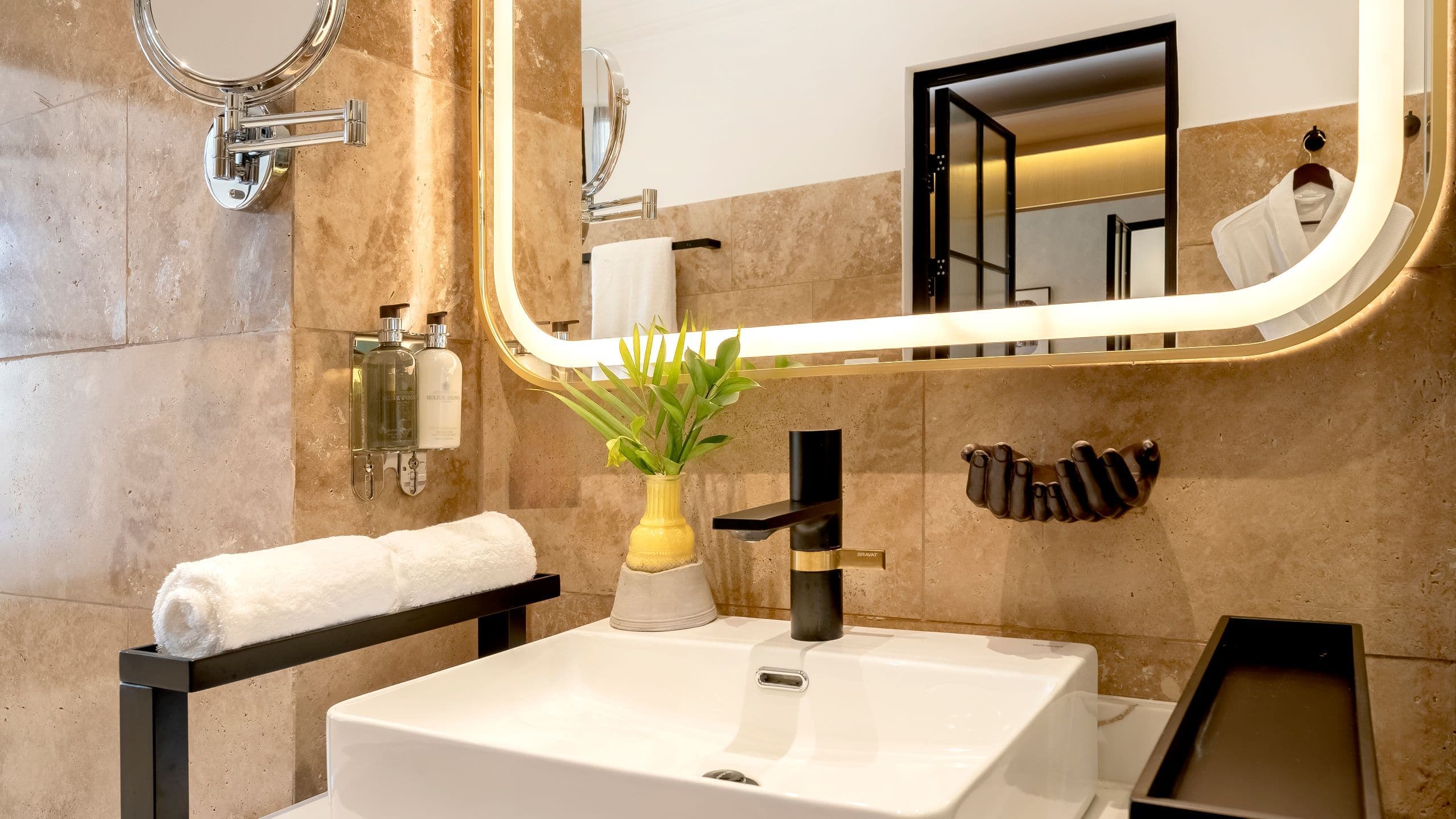 2 Queen Beds Accessible Roll-In Shower - Image 8