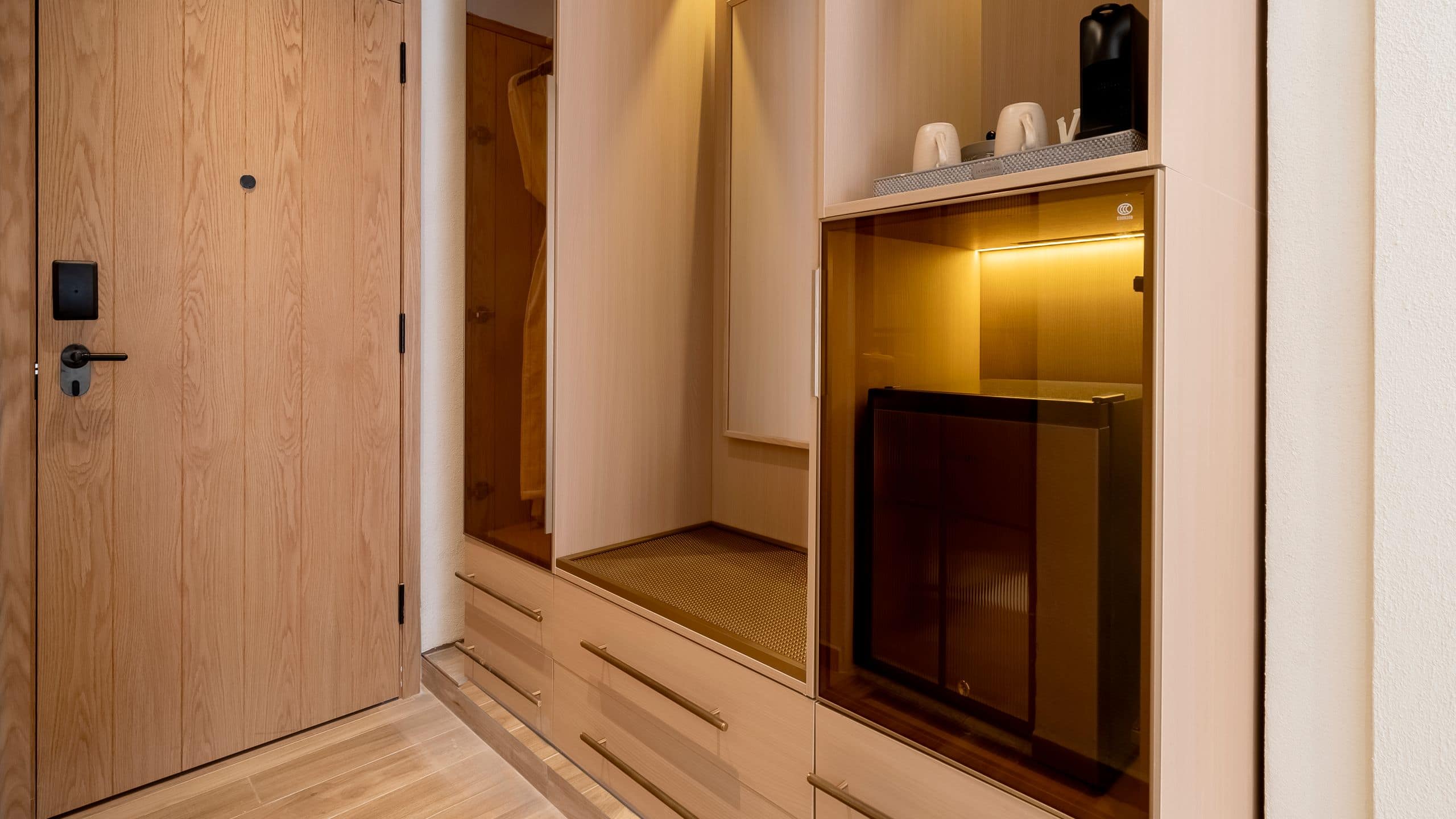 2 Queen Beds Accessible Roll-In Shower - Image 11