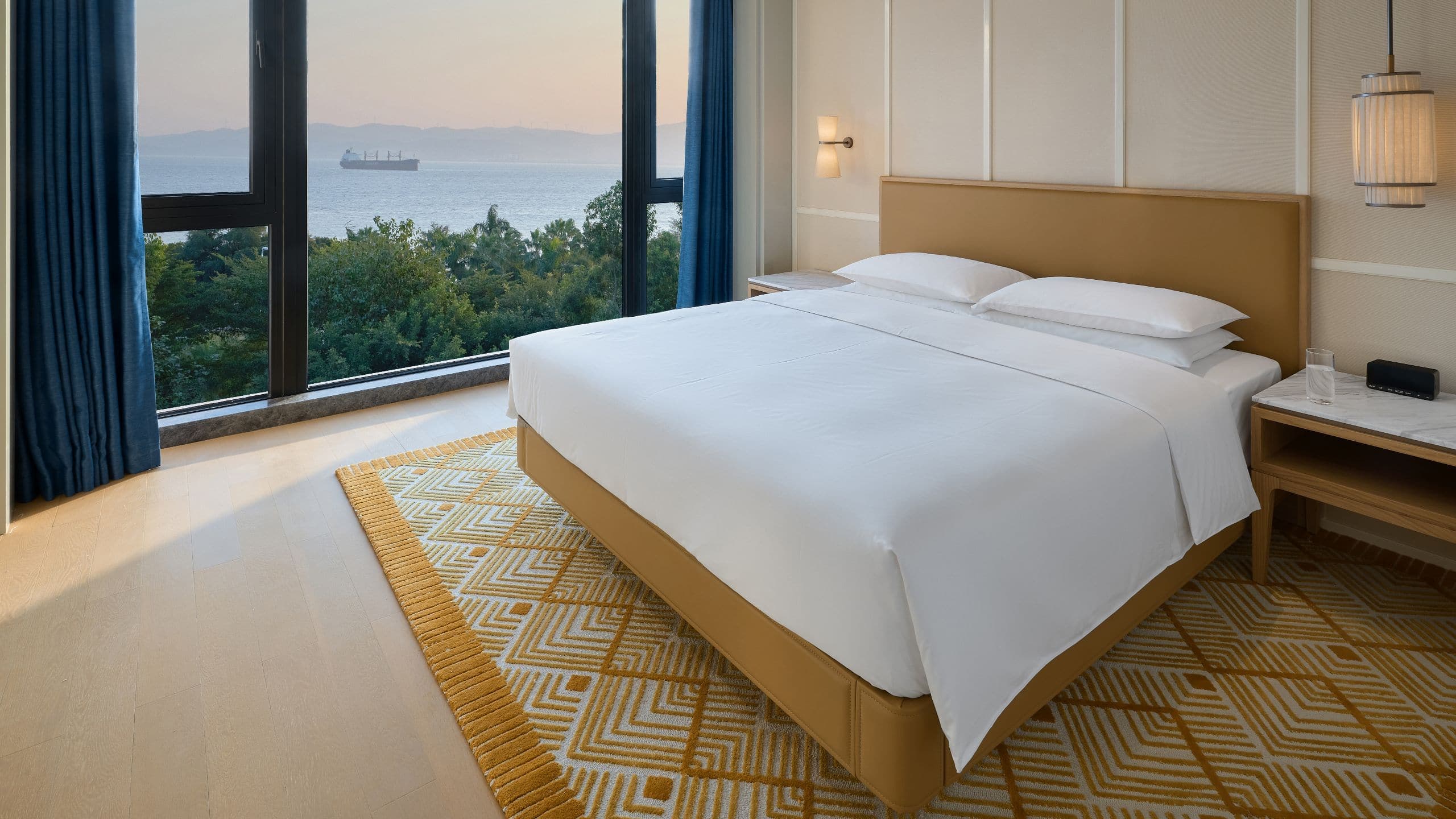 Premier Suite, 1 King Bed - Image 1